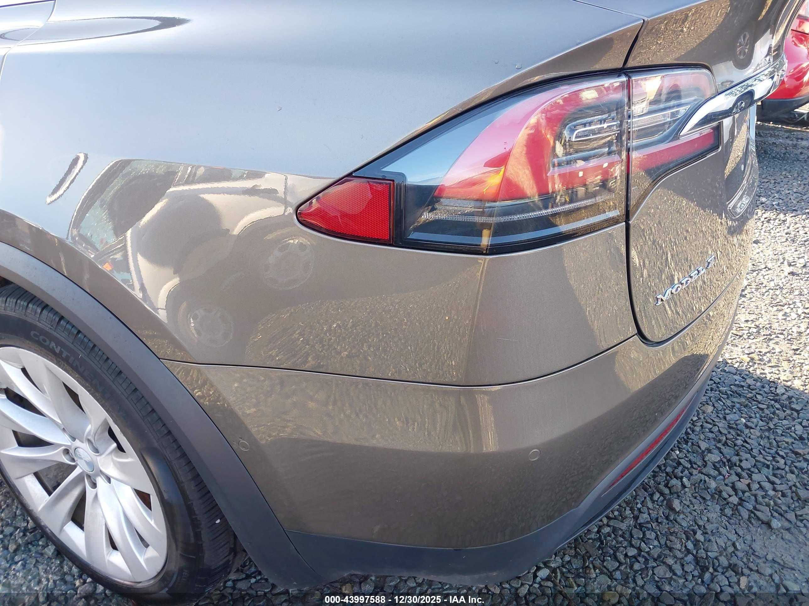 TESLA MODEL image 6