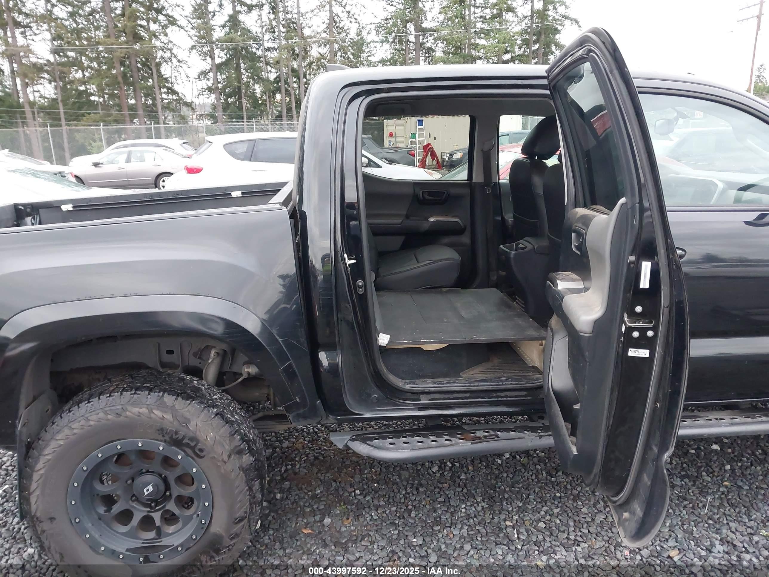 TOYOTA TACOMA image 8
