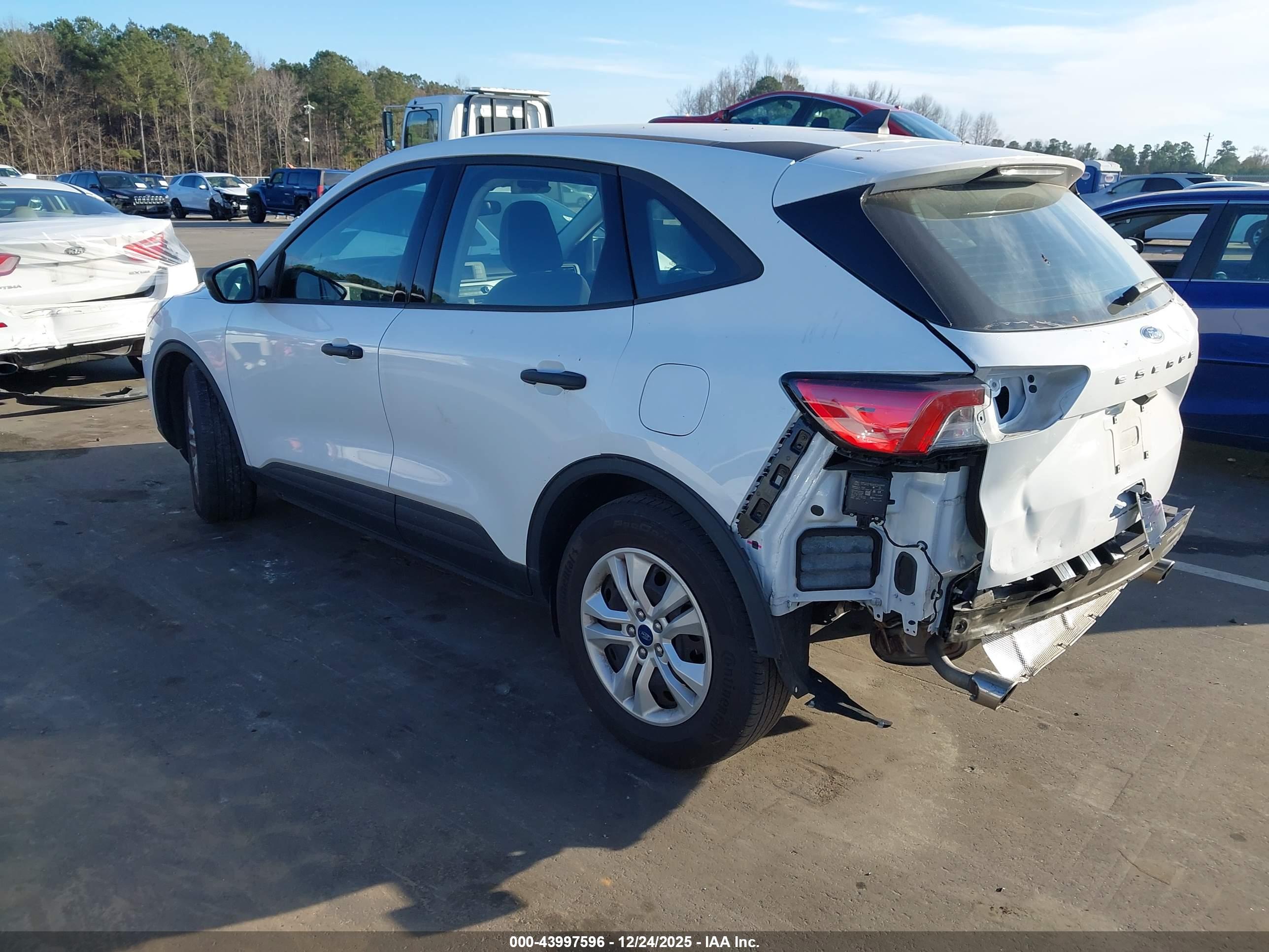 FORD ESCAPE image 3