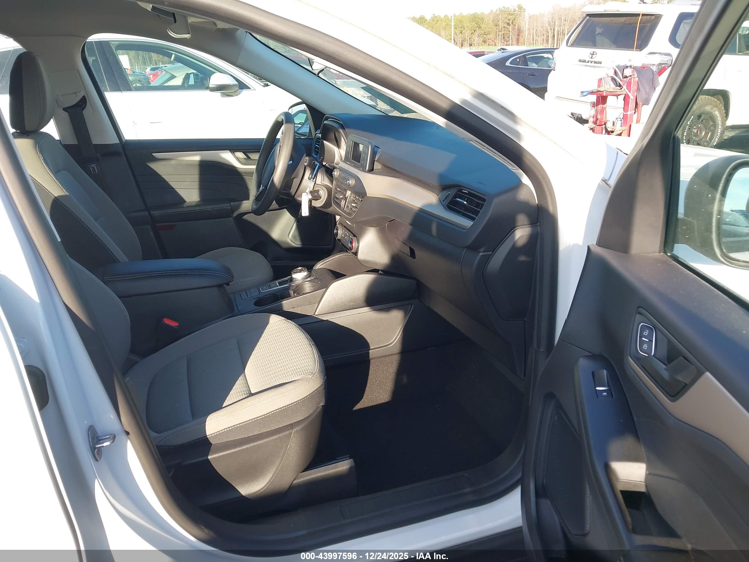 FORD ESCAPE image 5