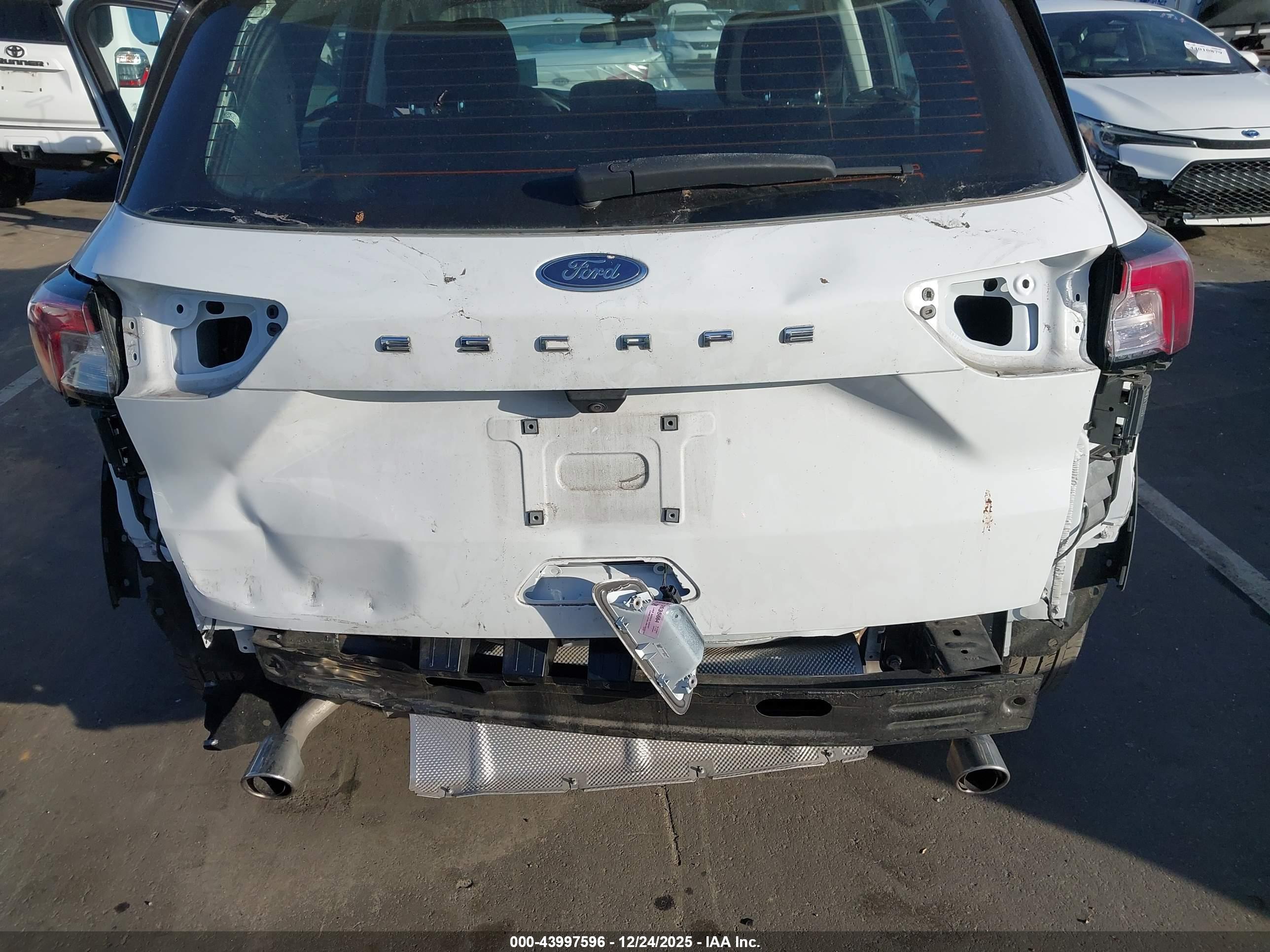 FORD ESCAPE image 6