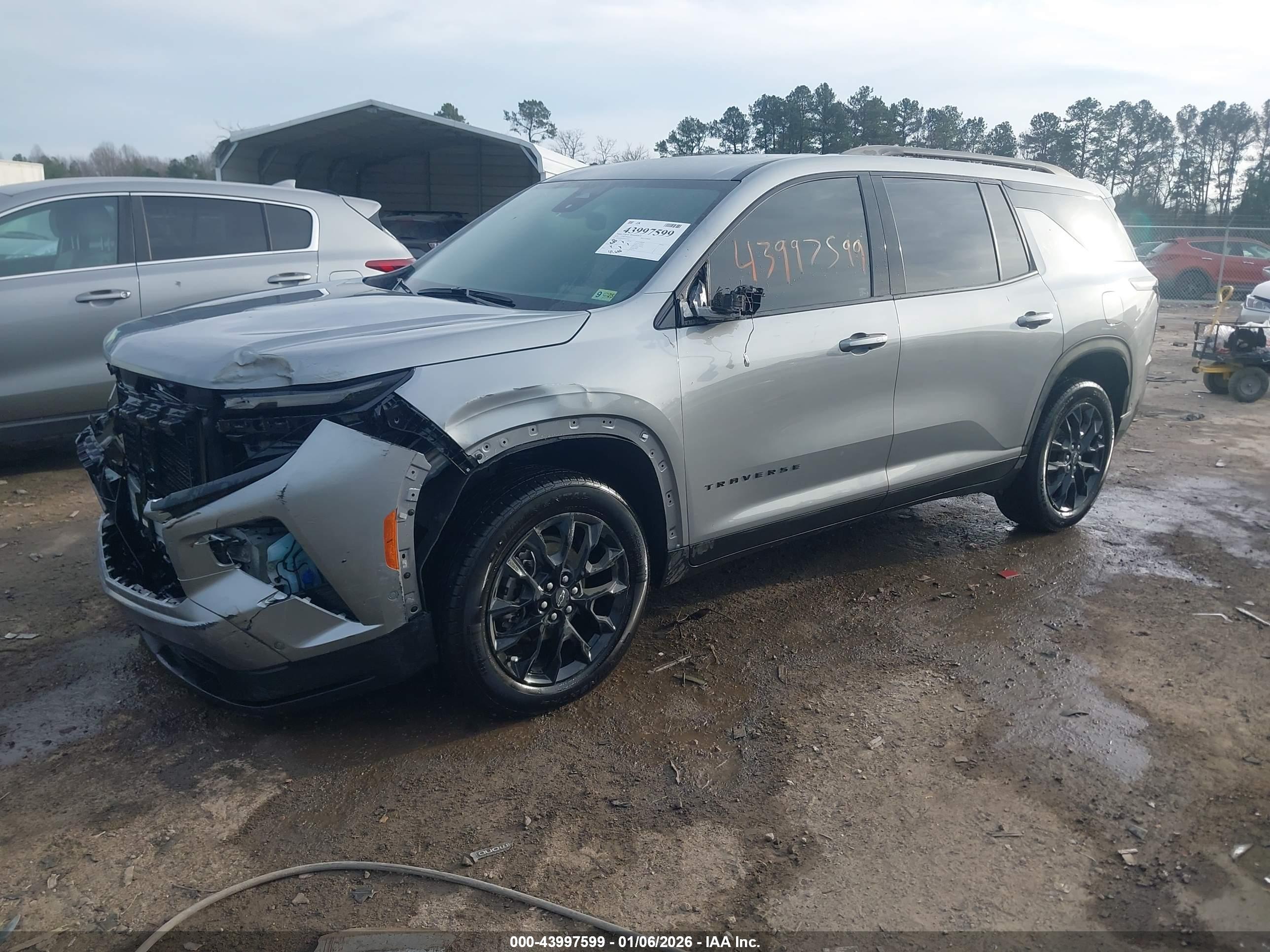CHEVROLET TRAVERSE image 2