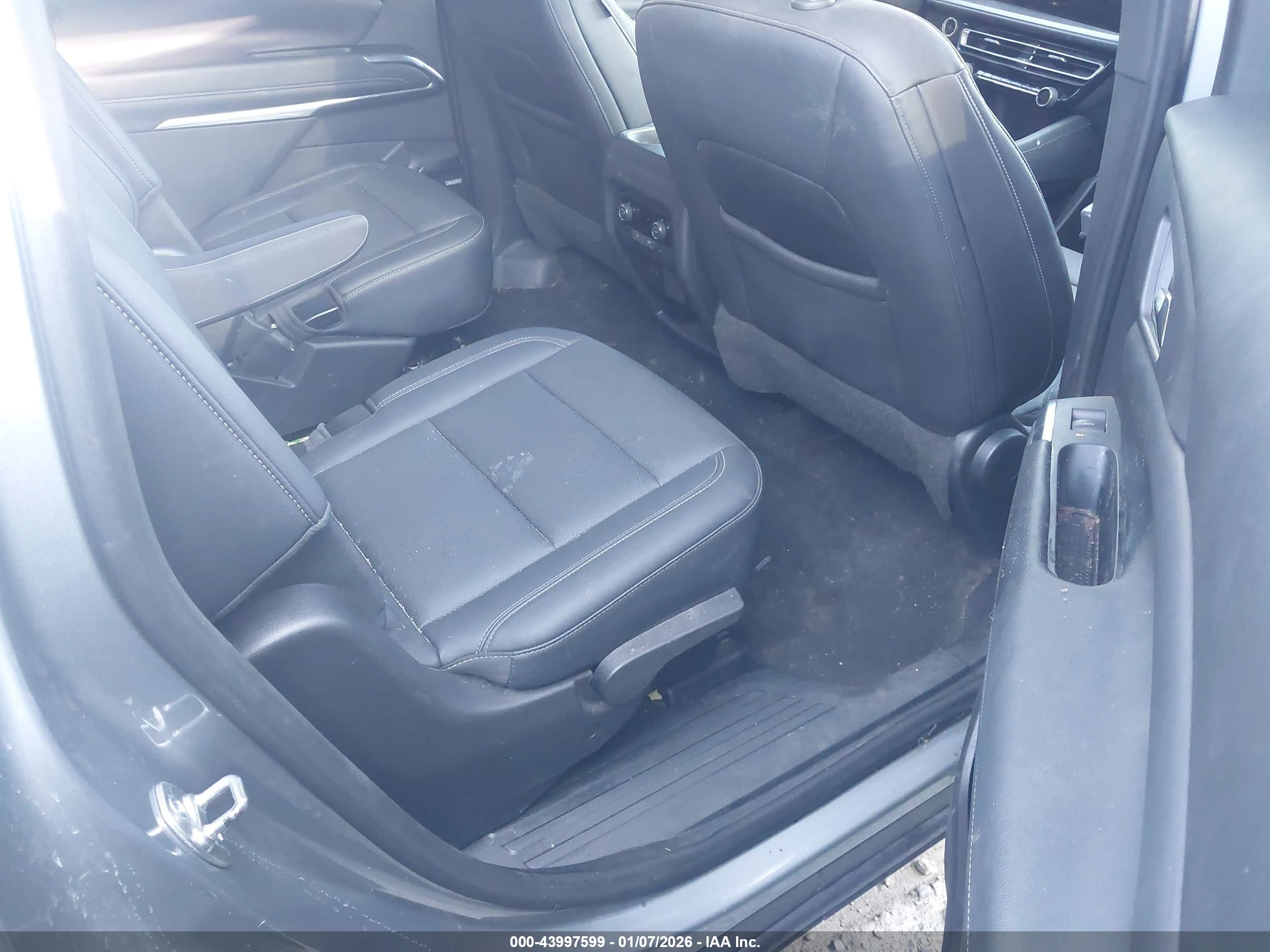 CHEVROLET TRAVERSE image 8