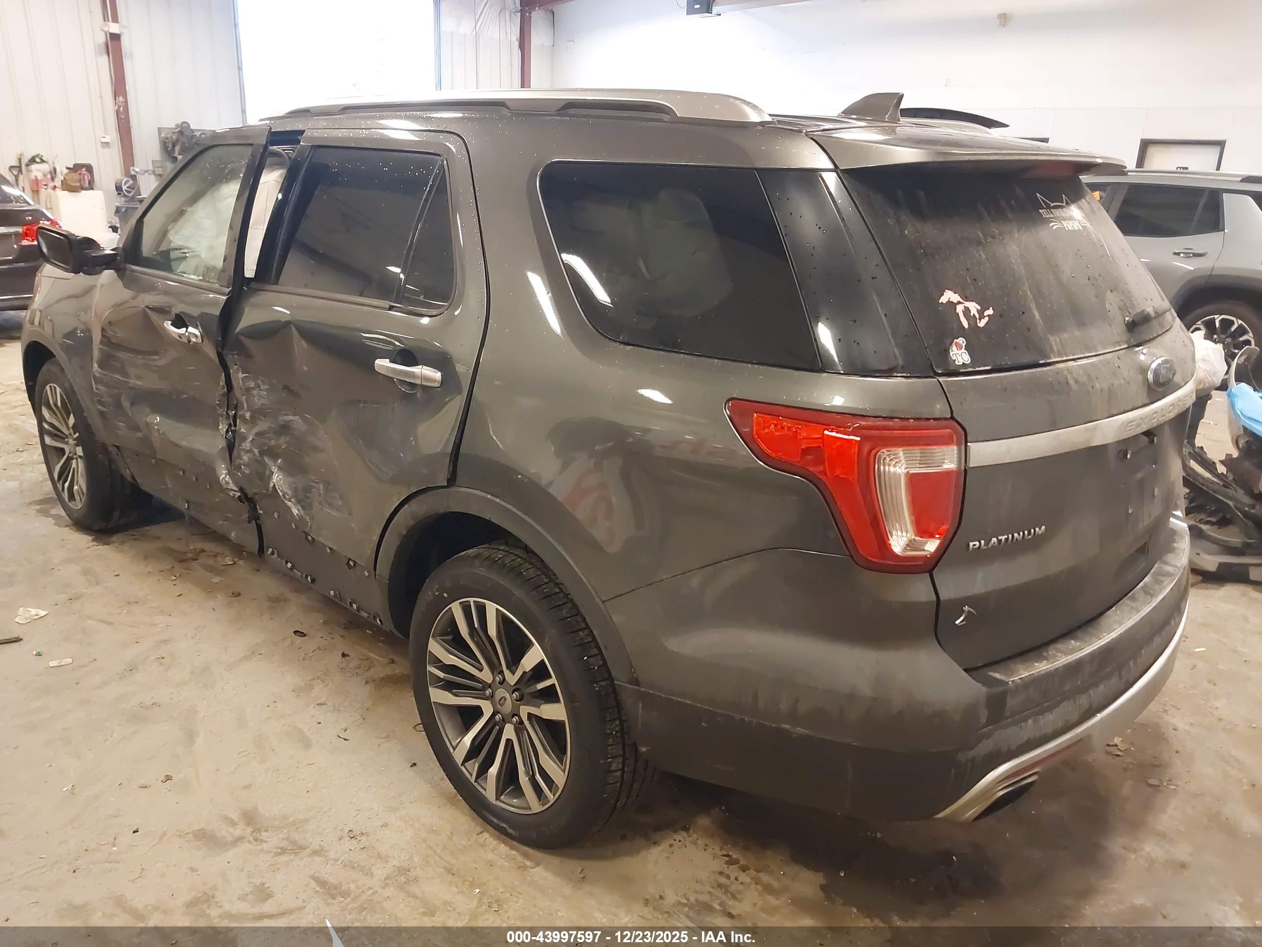 FORD EXPLORER image 3