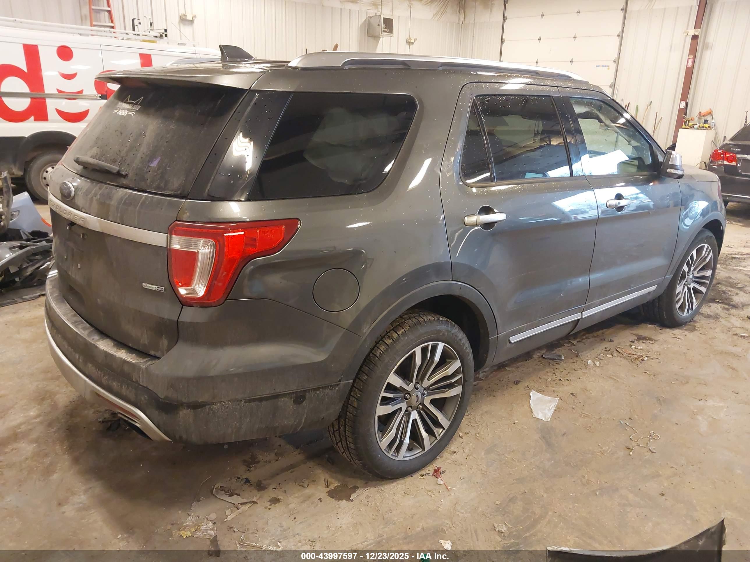 FORD EXPLORER image 4