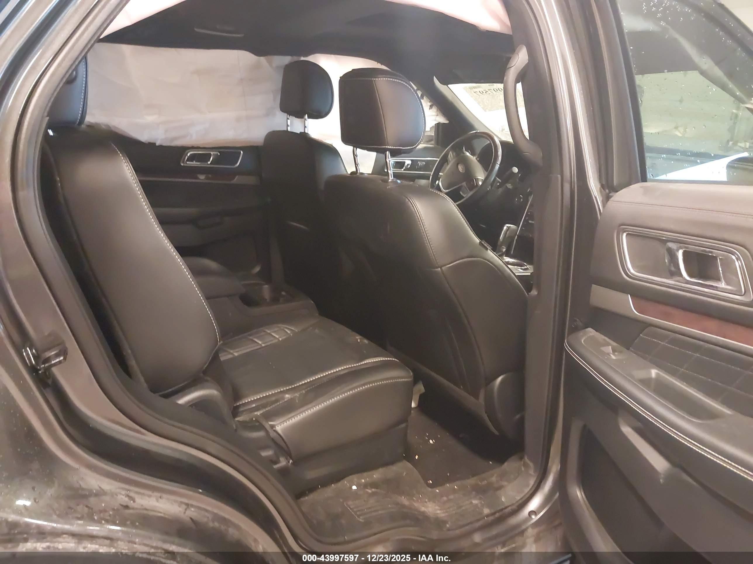 FORD EXPLORER image 8