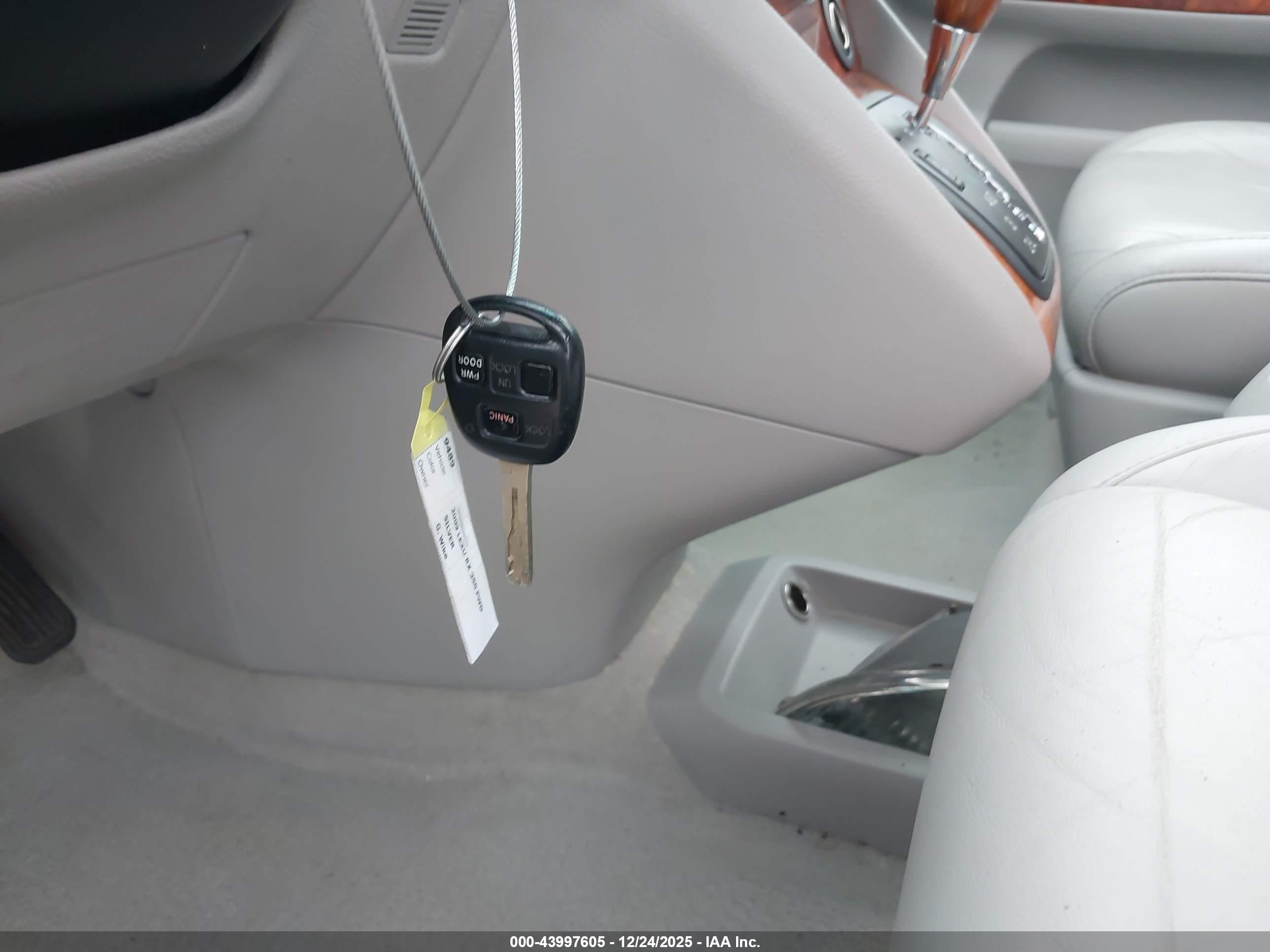 LEXUS RX image 11