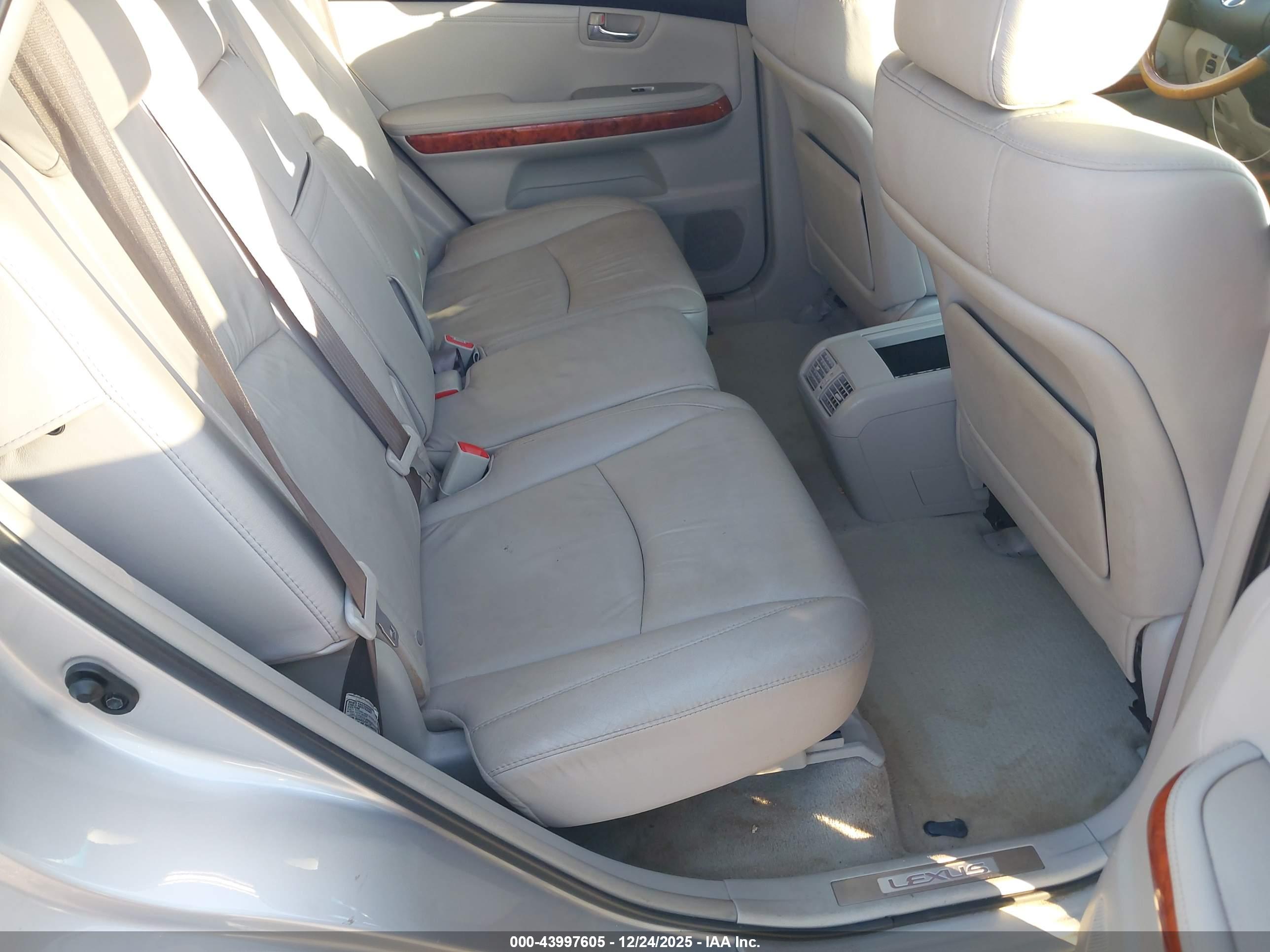 LEXUS RX image 8