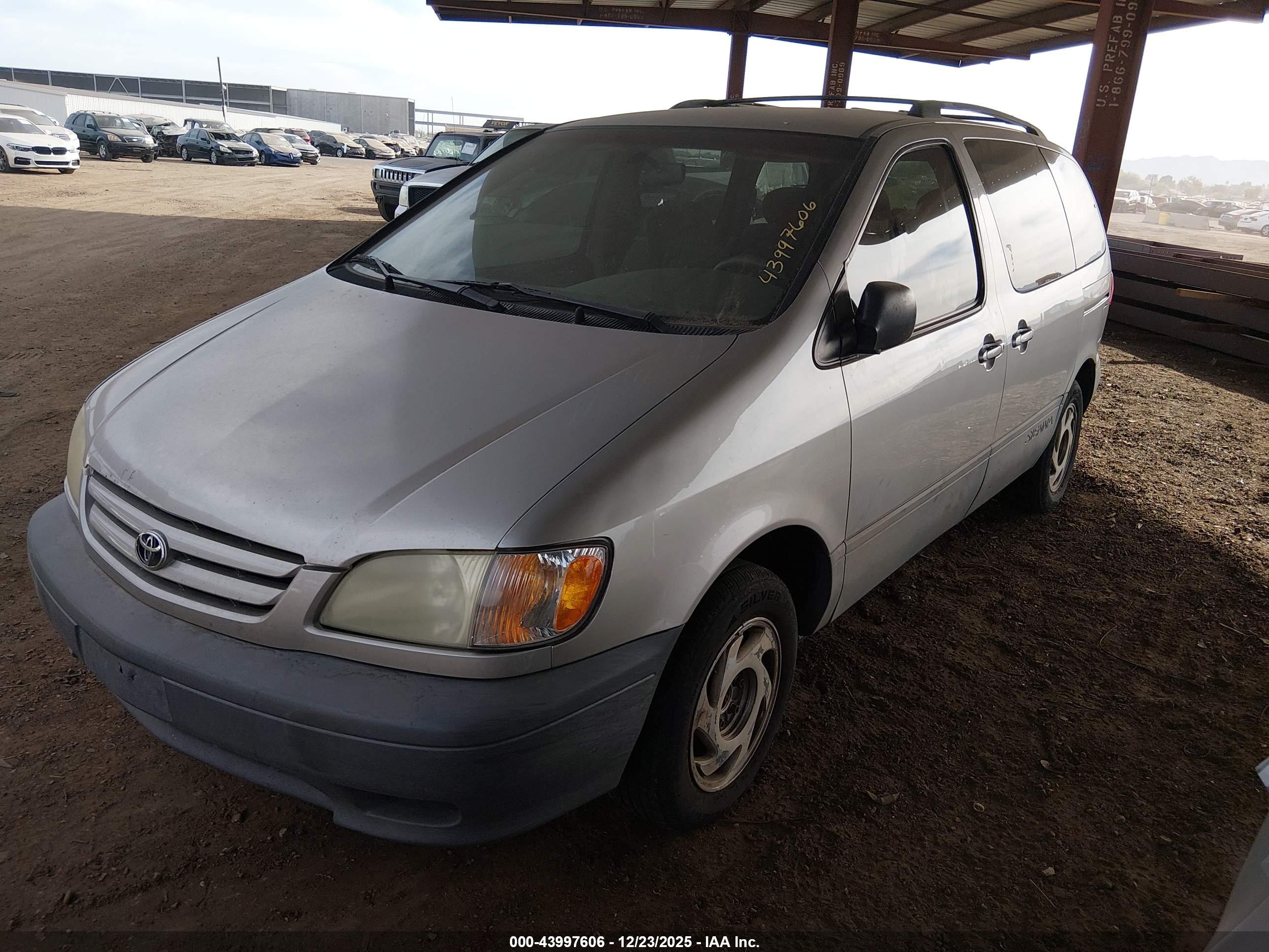 TOYOTA SIENNA image 2