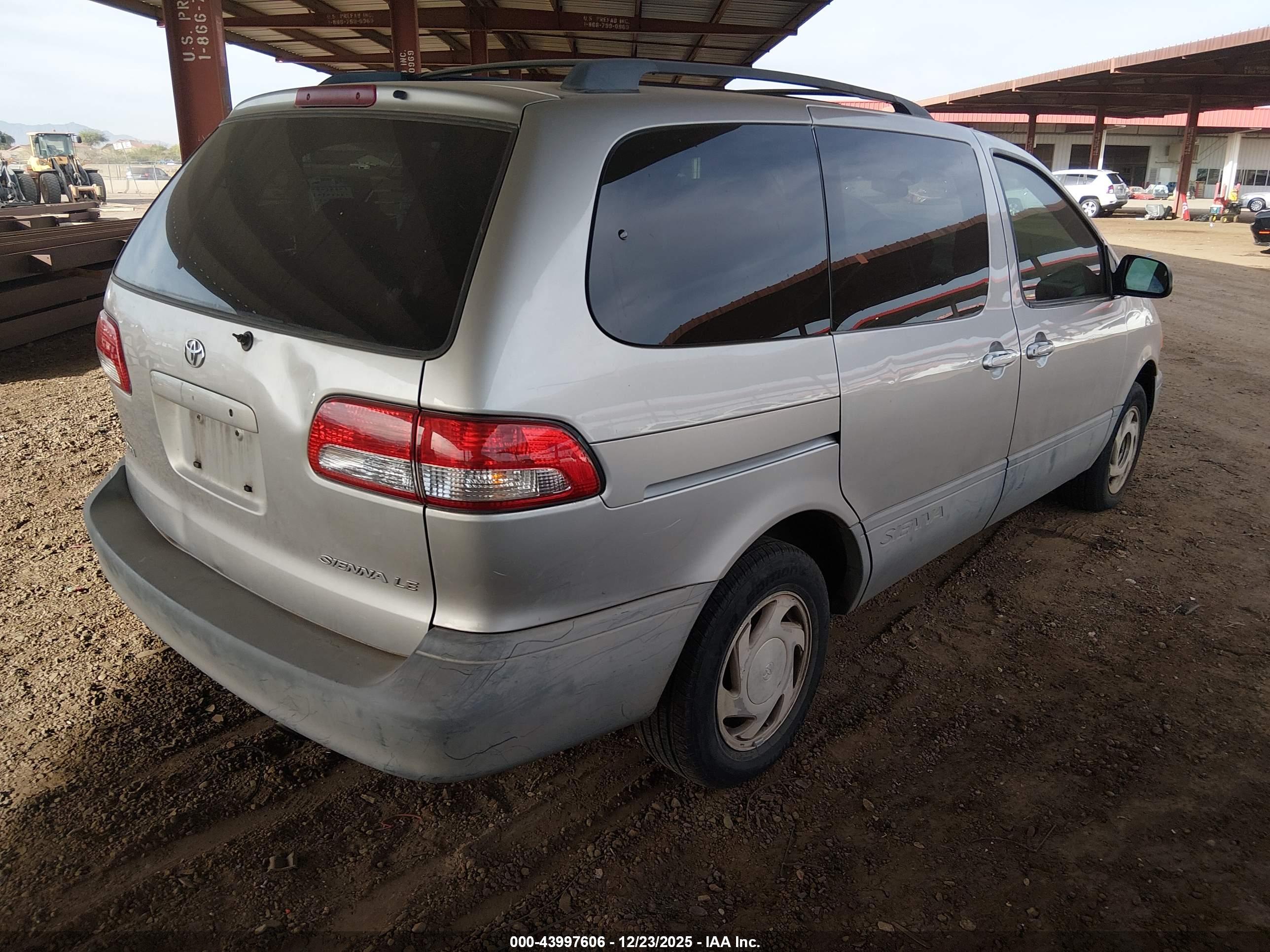 TOYOTA SIENNA image 4