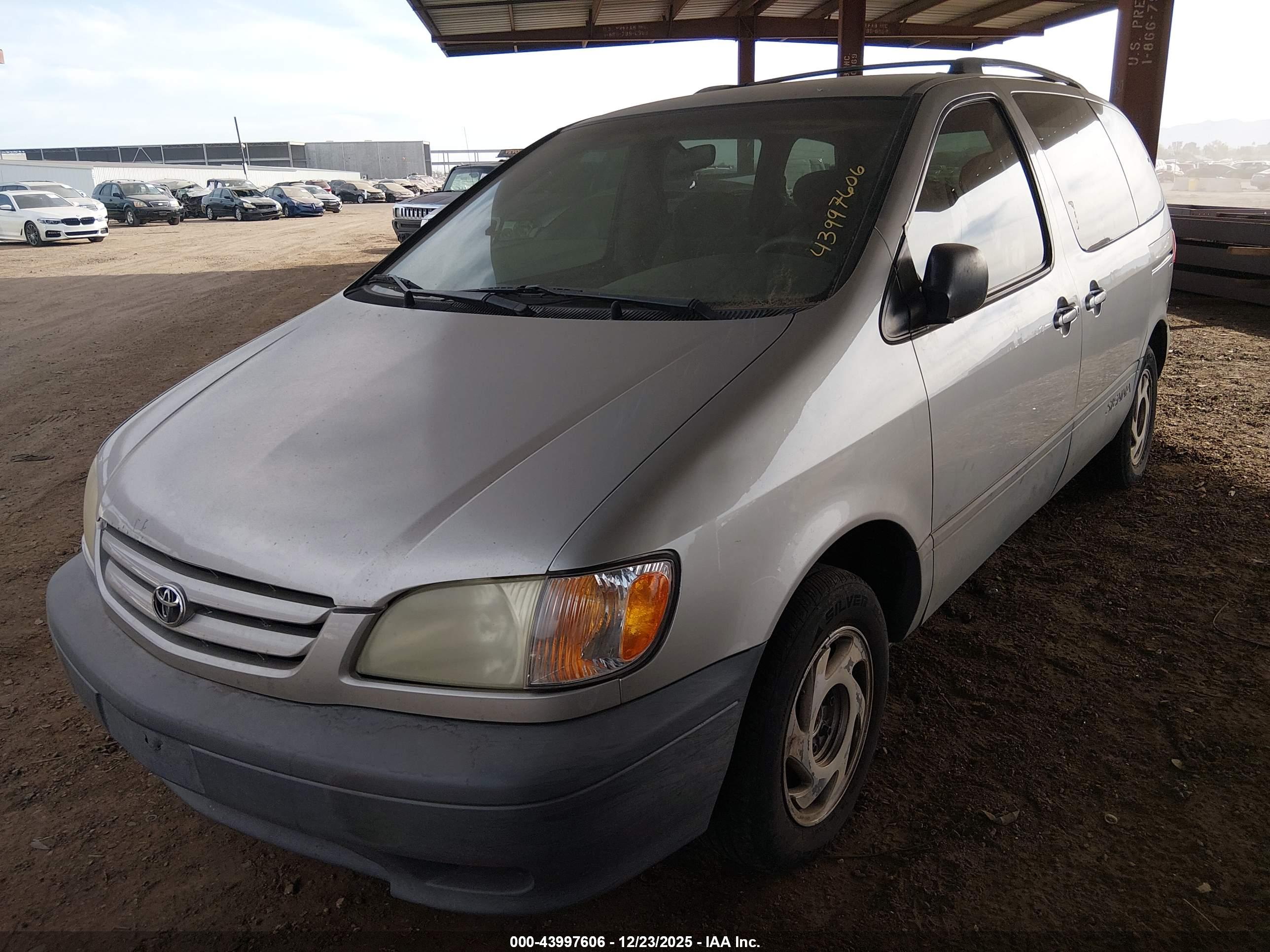 TOYOTA SIENNA image 6