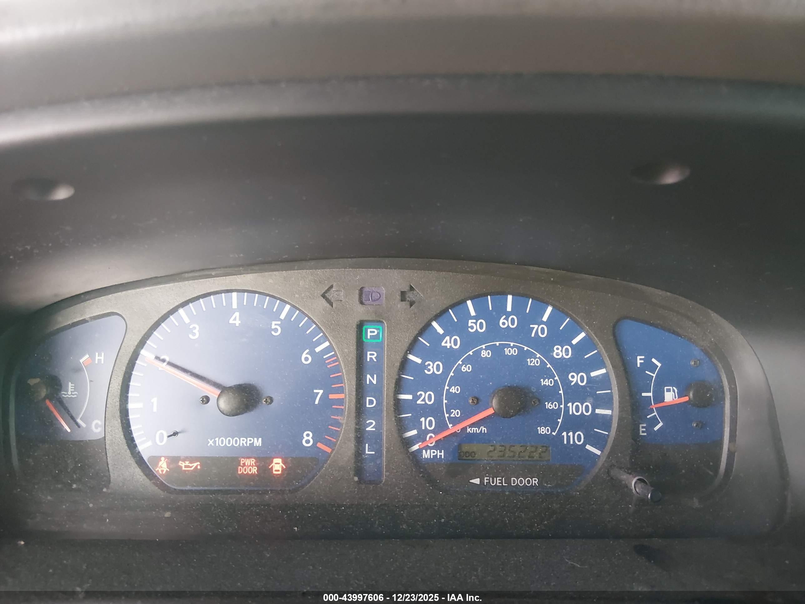 TOYOTA SIENNA image 7