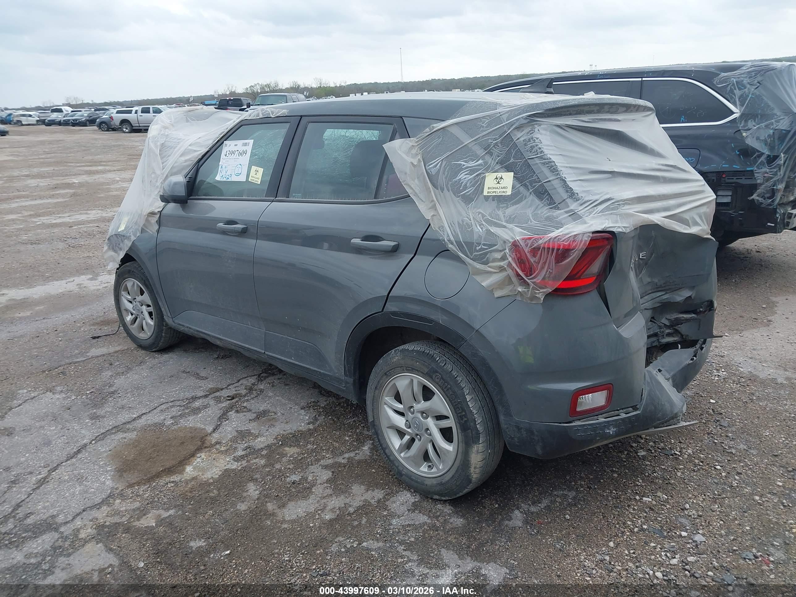 HYUNDAI VENUE image 3