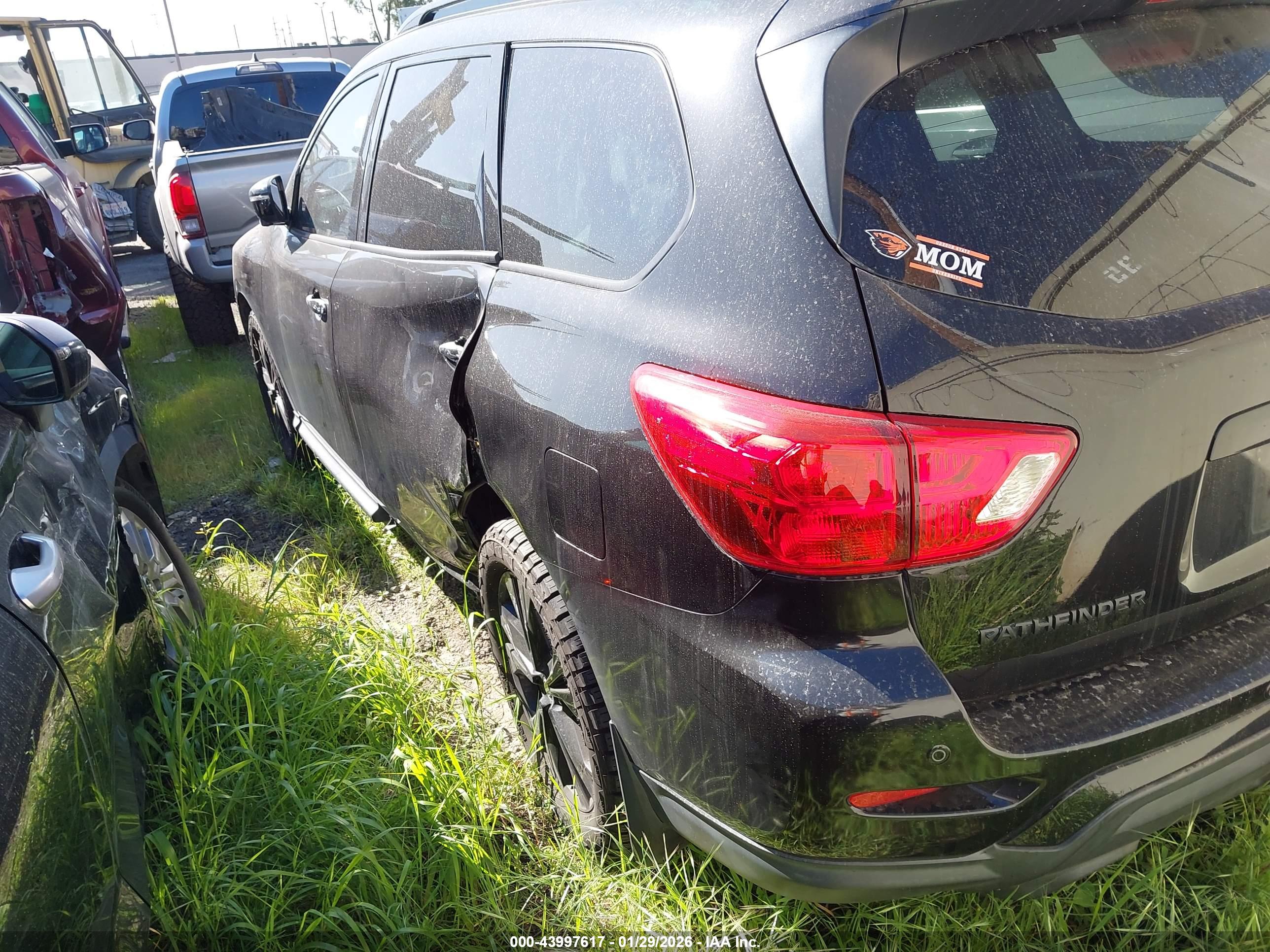 NISSAN PATHFINDER image 3