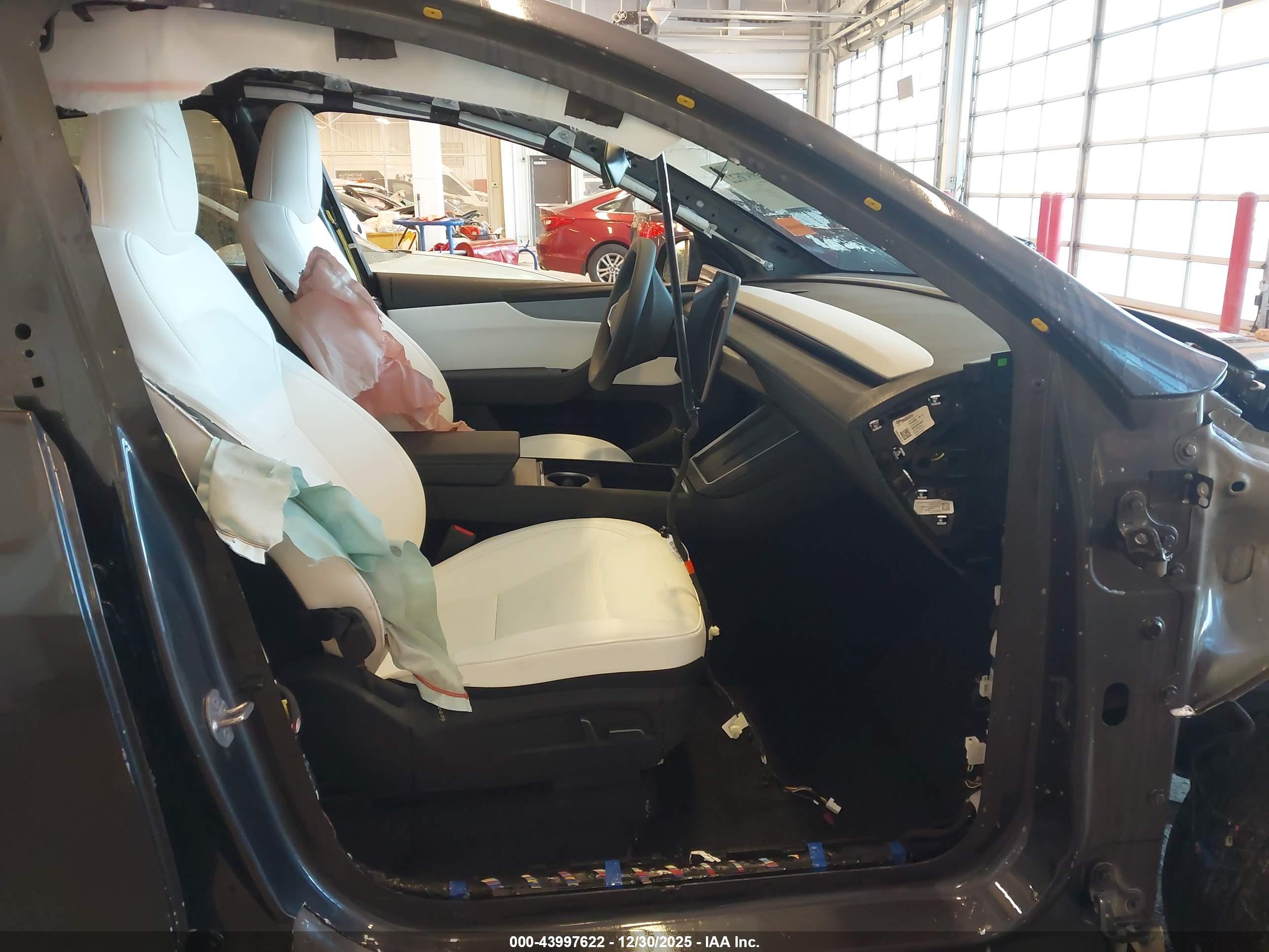 TESLA MODEL image 5