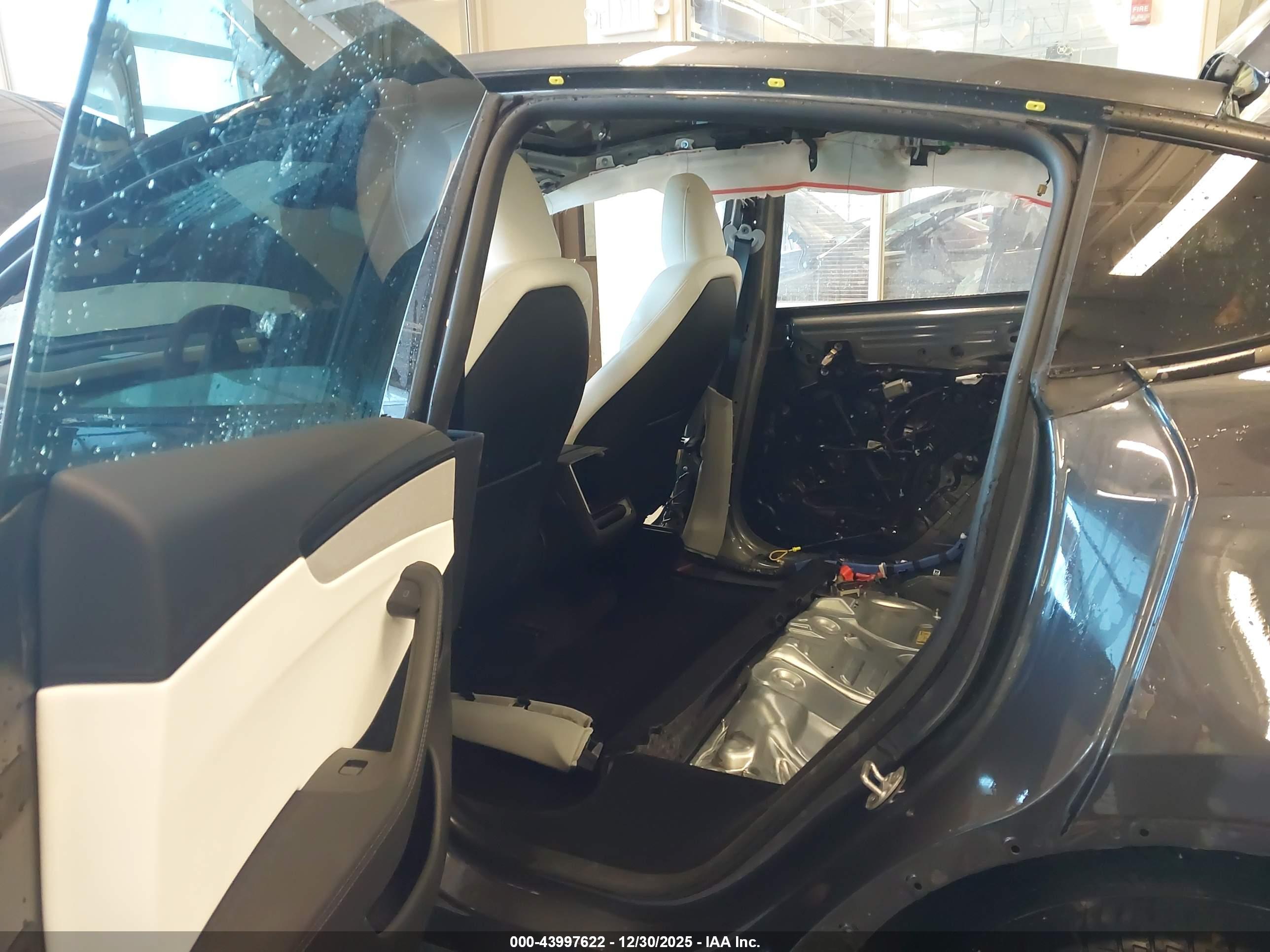 TESLA MODEL image 8