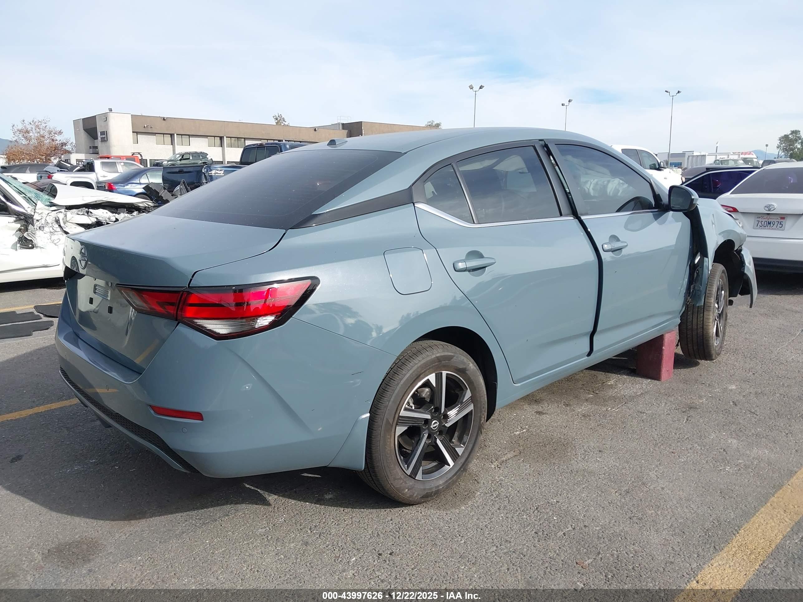 NISSAN SENTRA image 4
