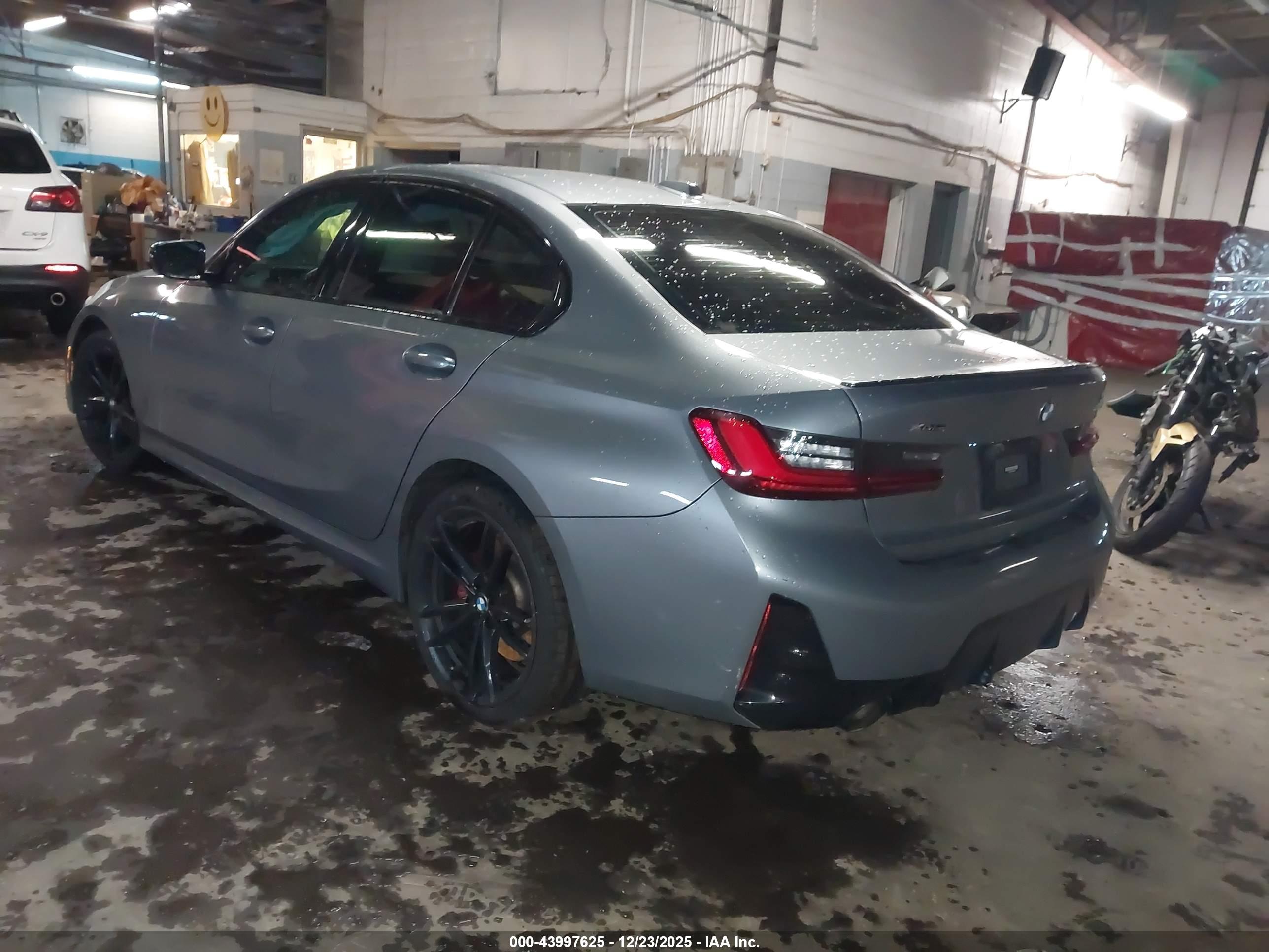 BMW 330I image 3