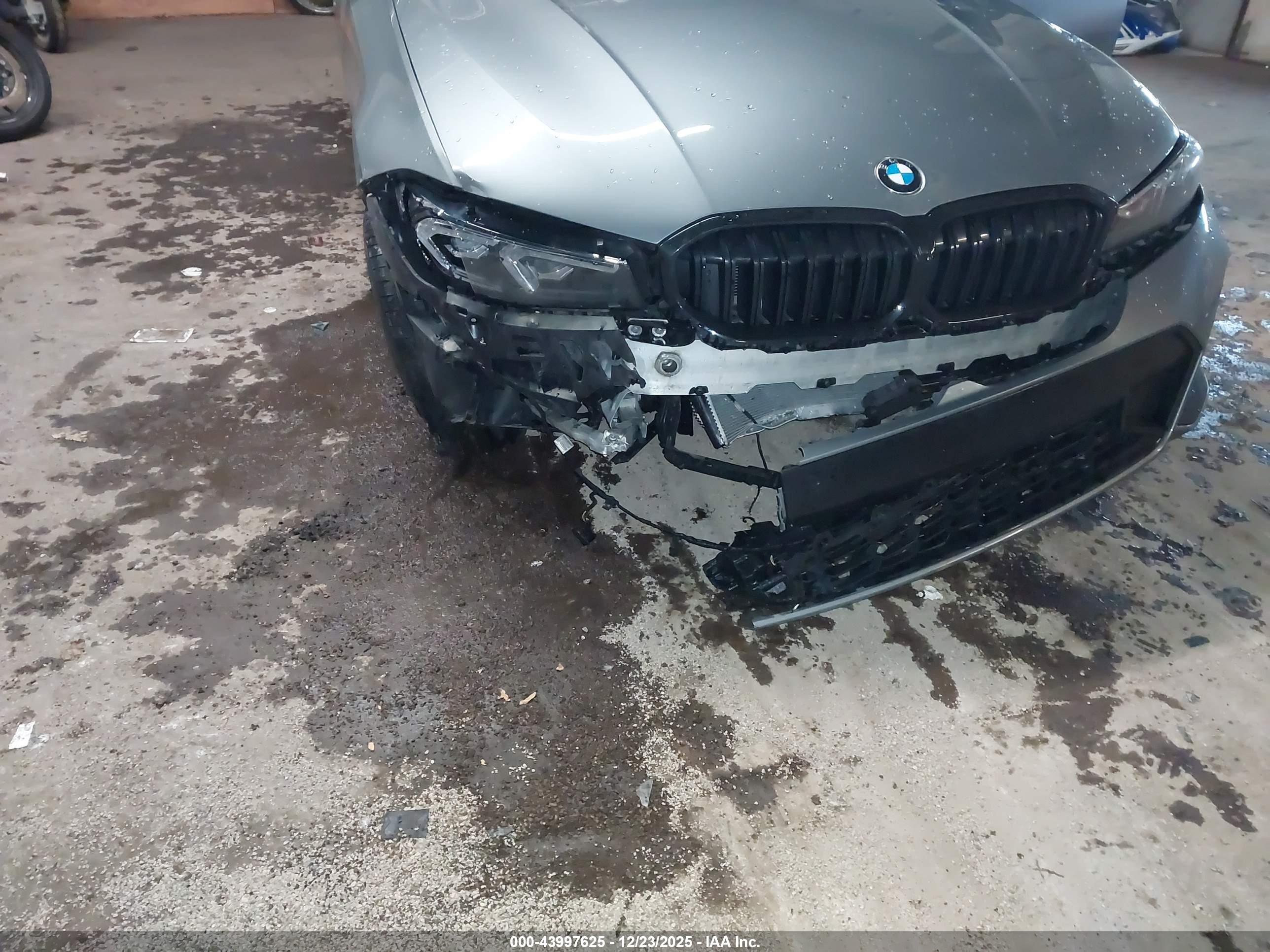 BMW 330I image 6