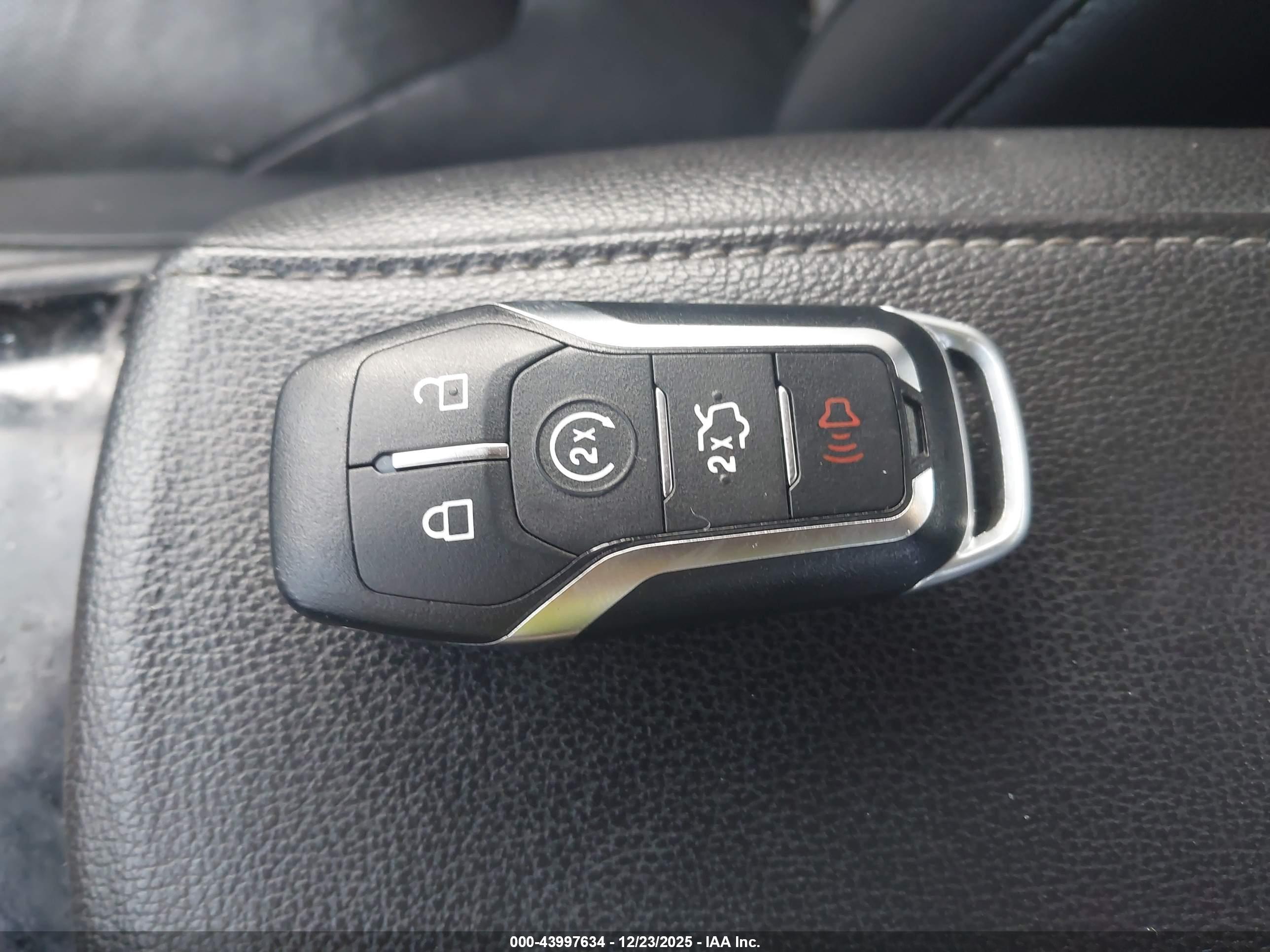 FORD FUSION image 11