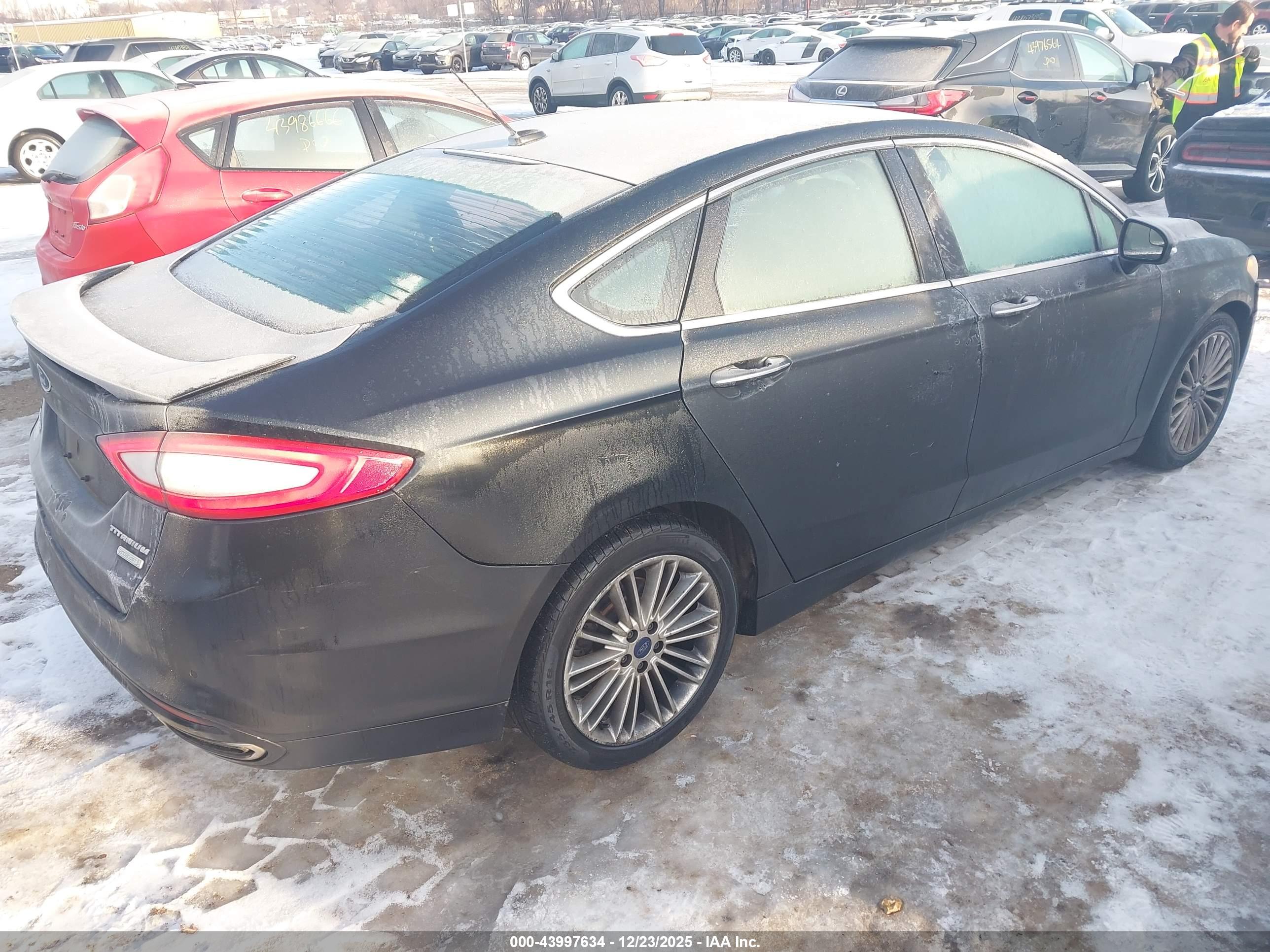FORD FUSION image 4