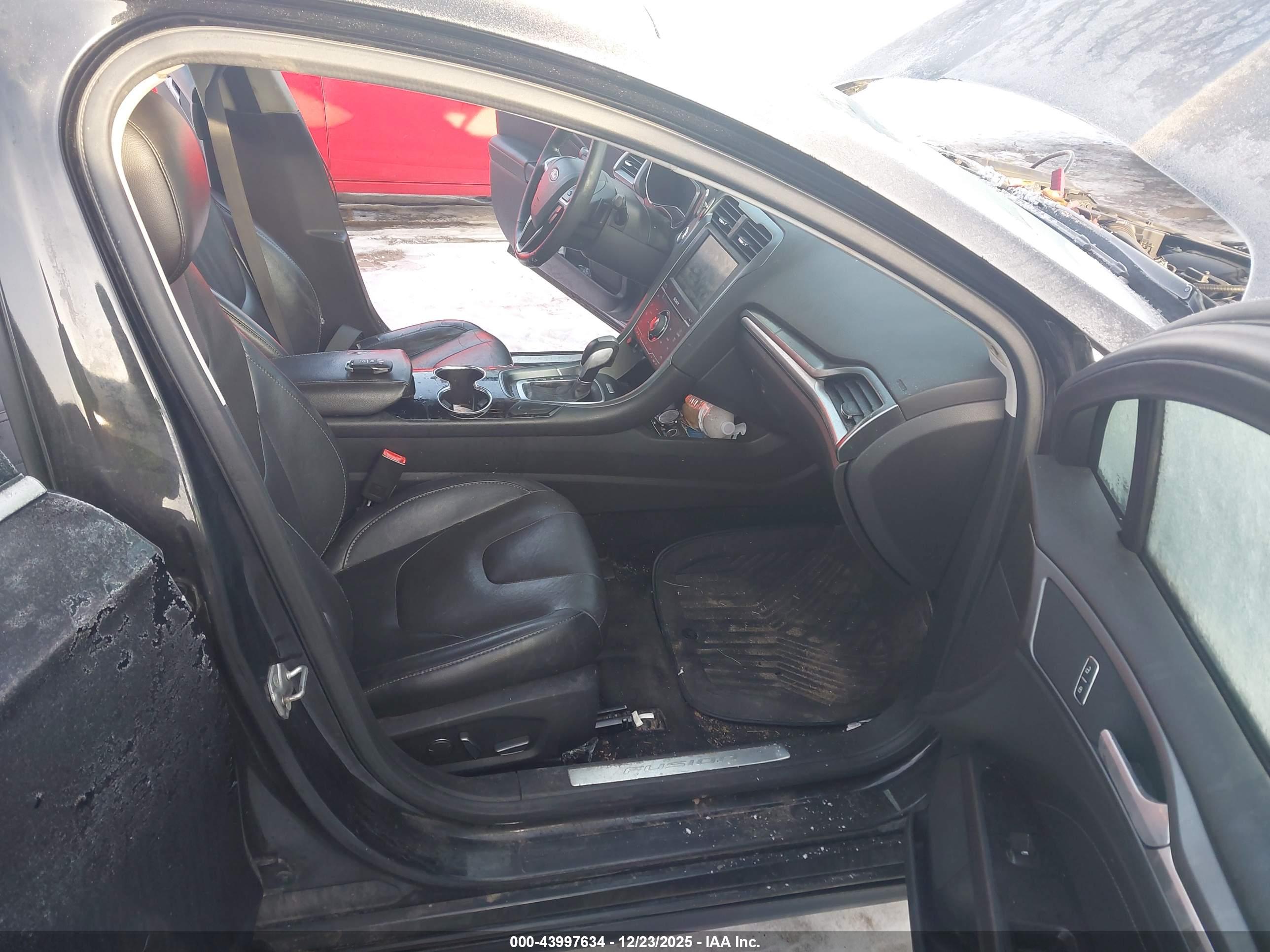 FORD FUSION image 5