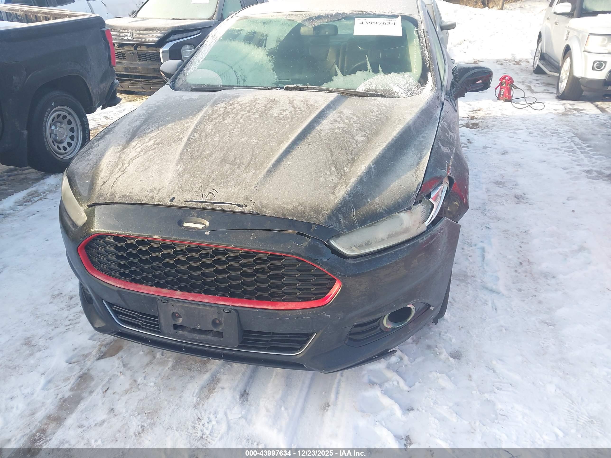 FORD FUSION image 6