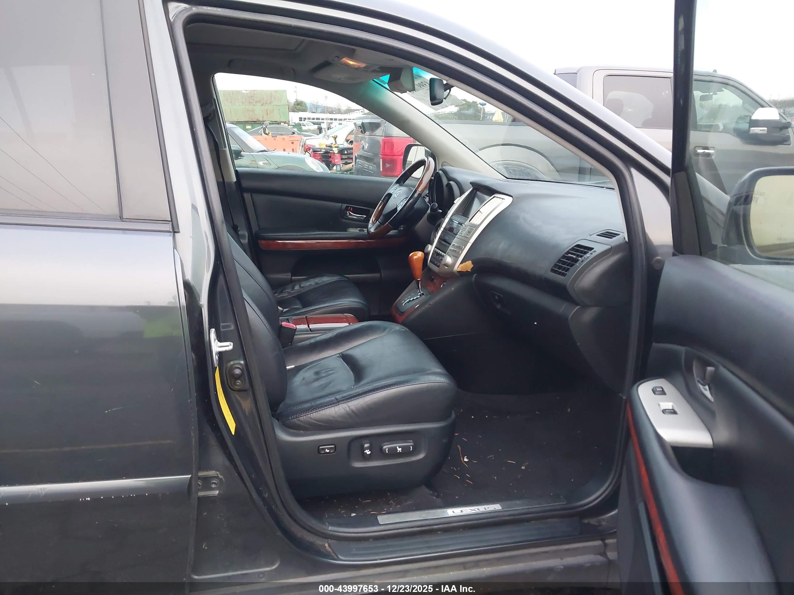 LEXUS RX image 8