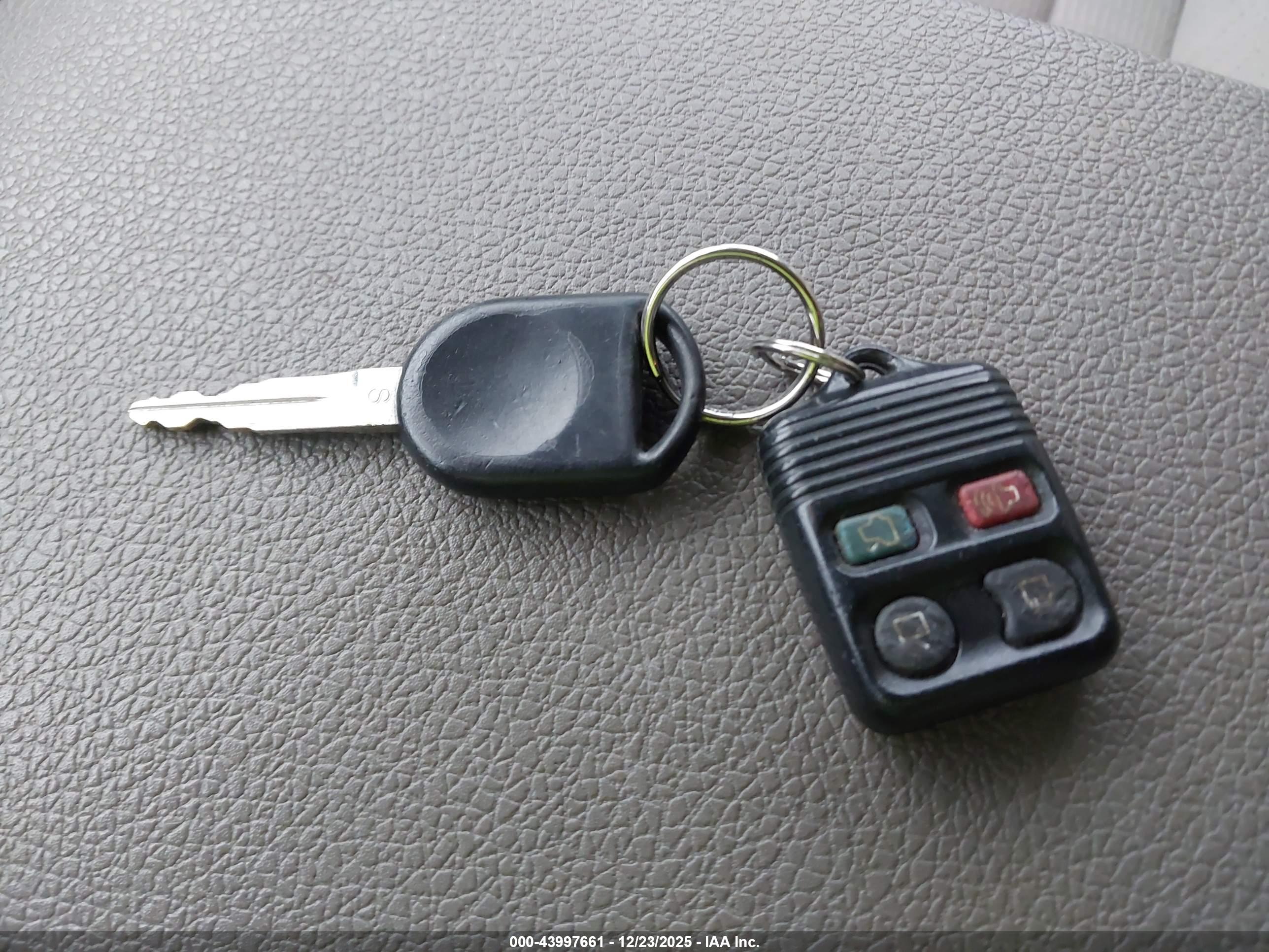 FORD EXPLORER image 11