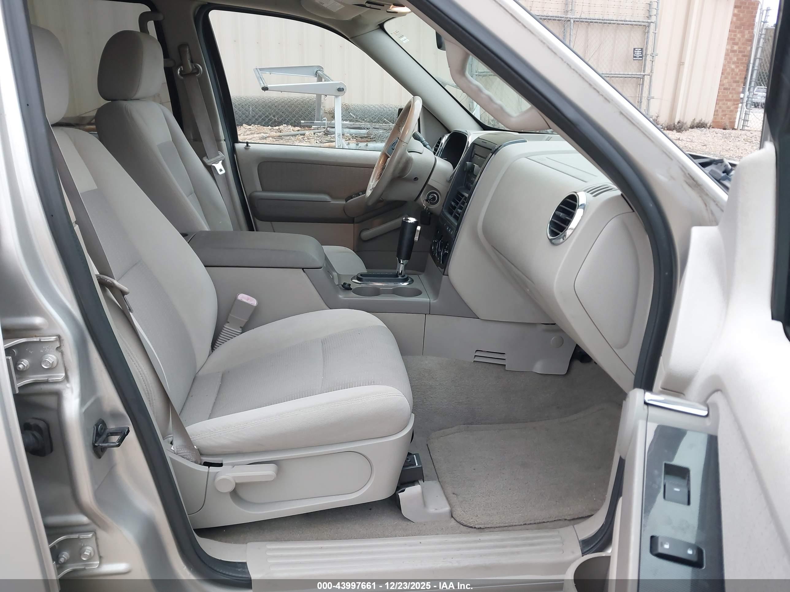 FORD EXPLORER image 5