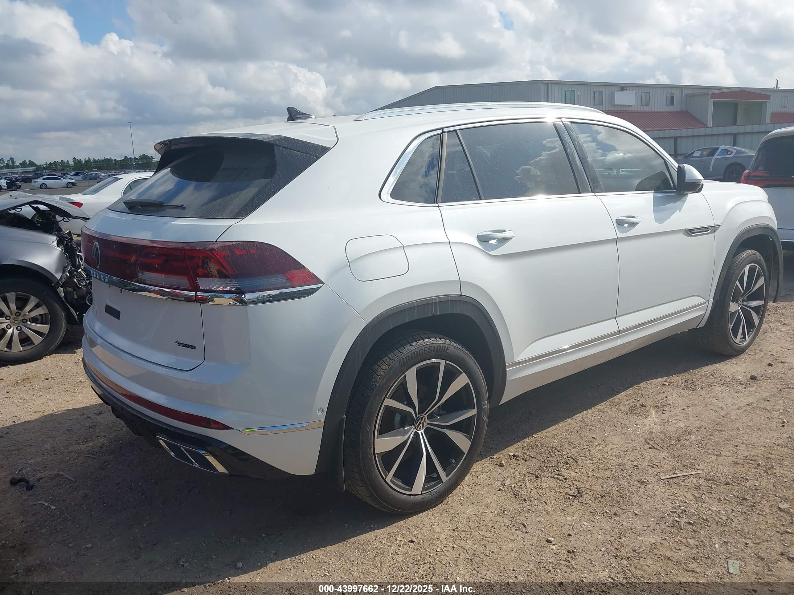 VOLKSWAGEN ATLAS image 4