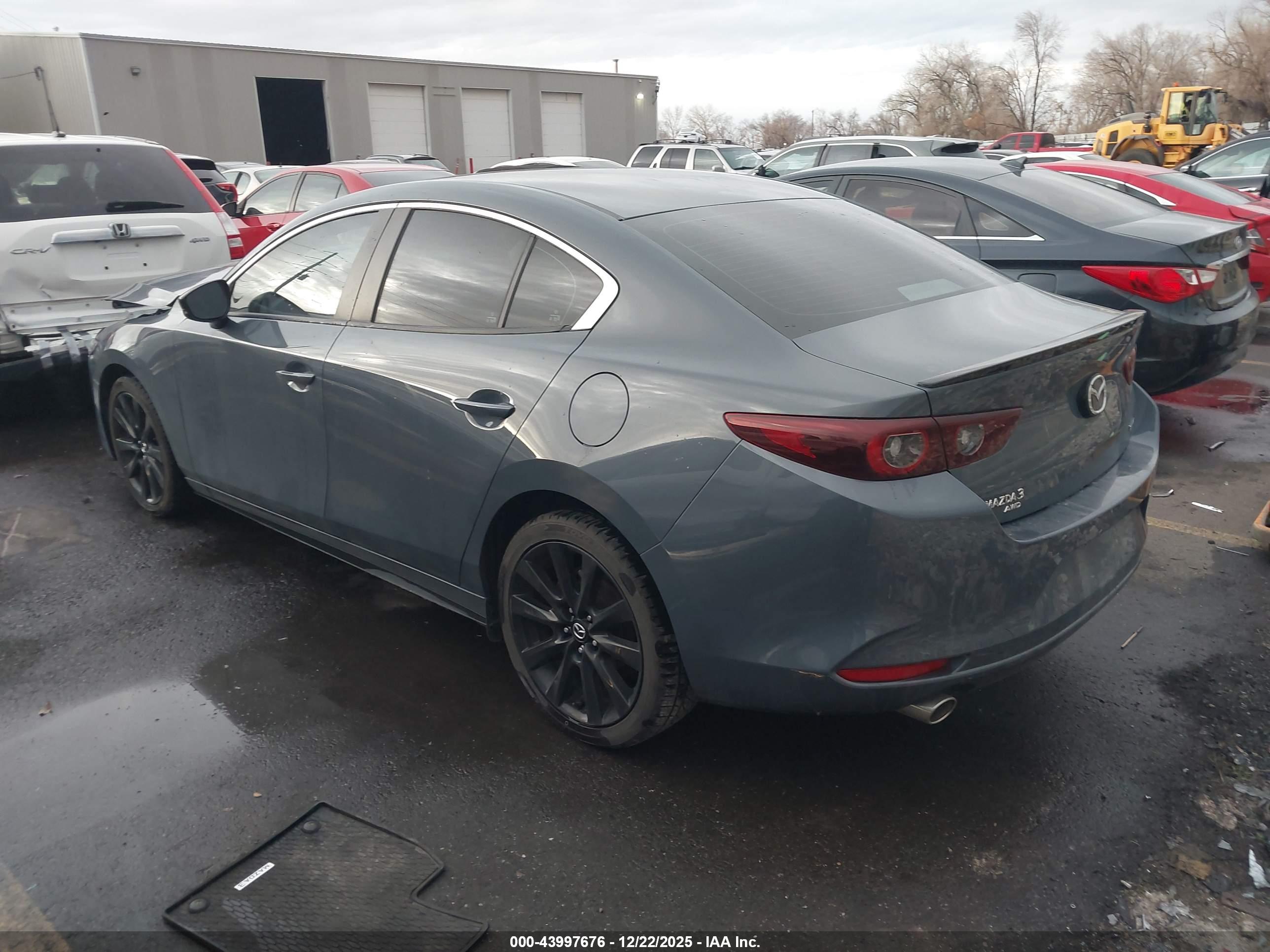 MAZDA MAZDA3 image 3