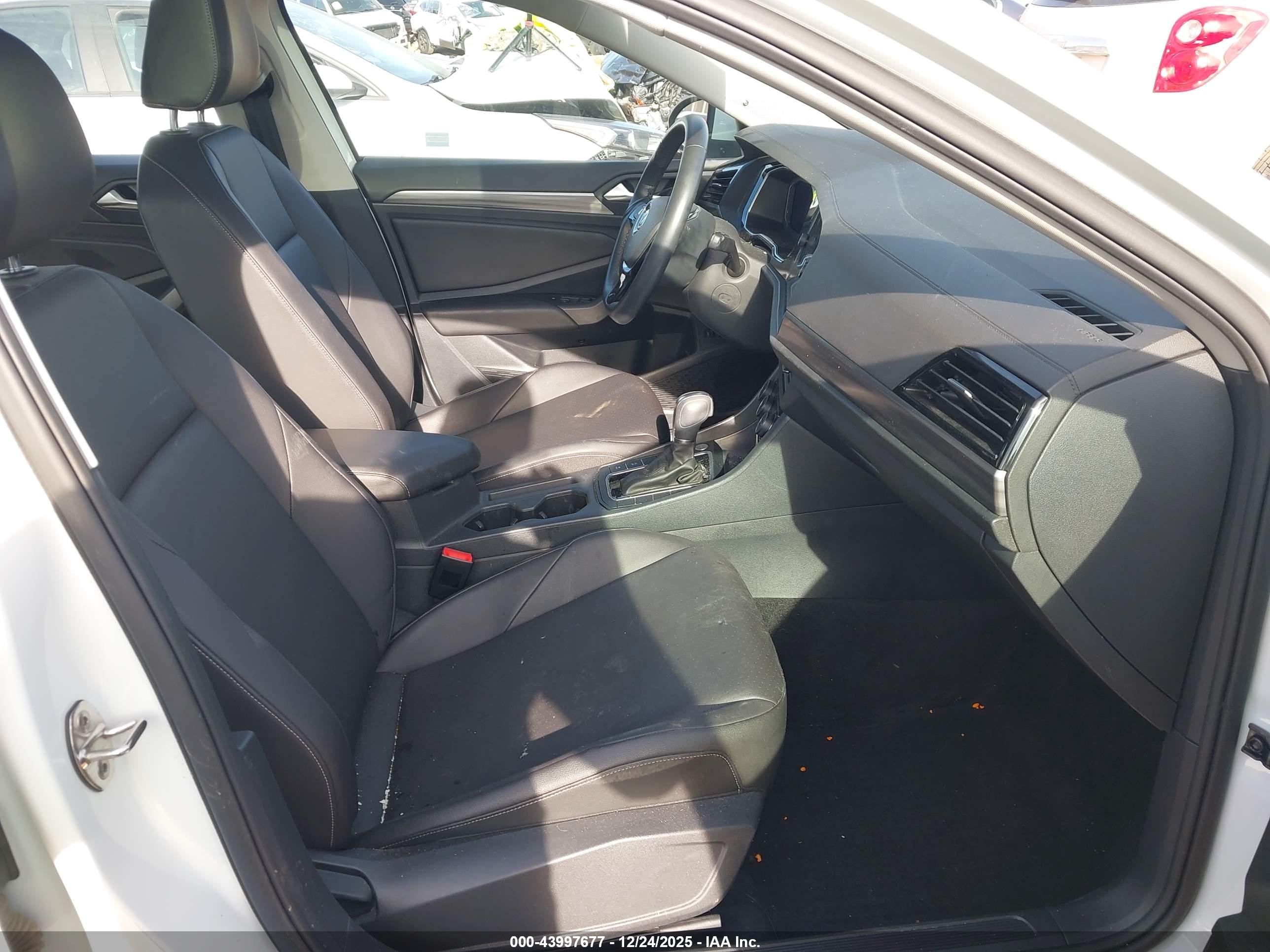 VOLKSWAGEN JETTA image 5