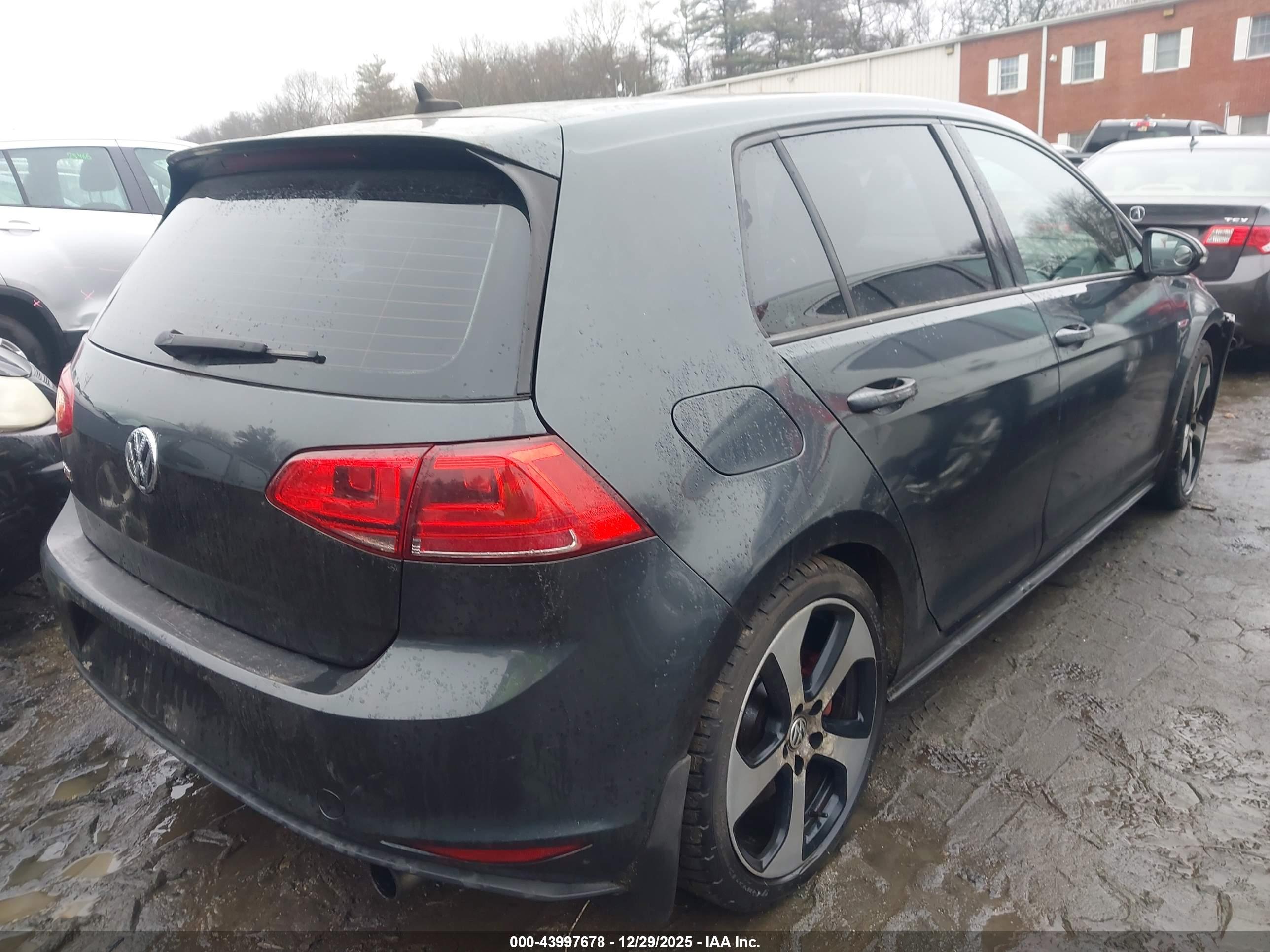 VOLKSWAGEN GOLF image 4