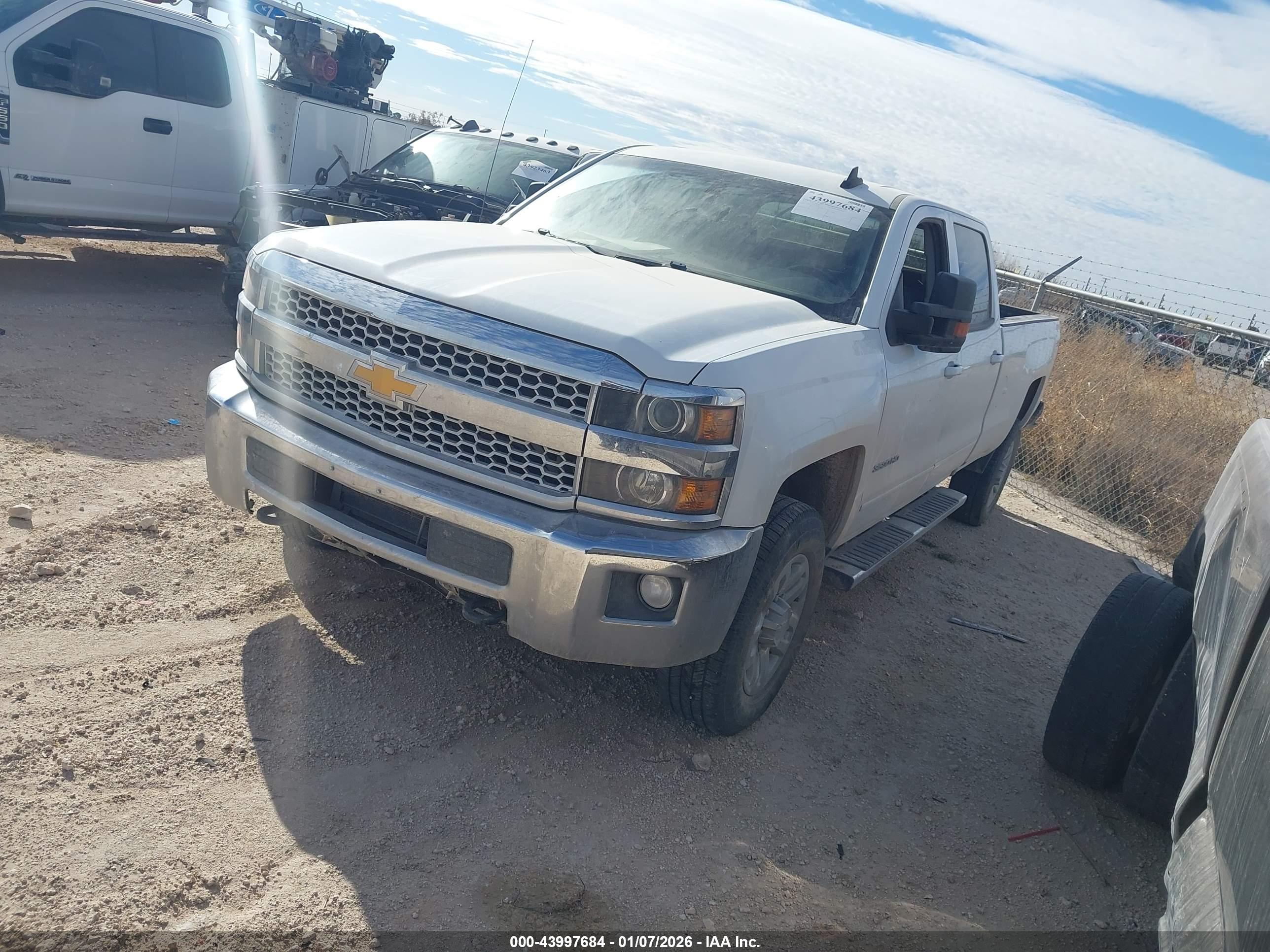 CHEVROLET SILVERADO image 2