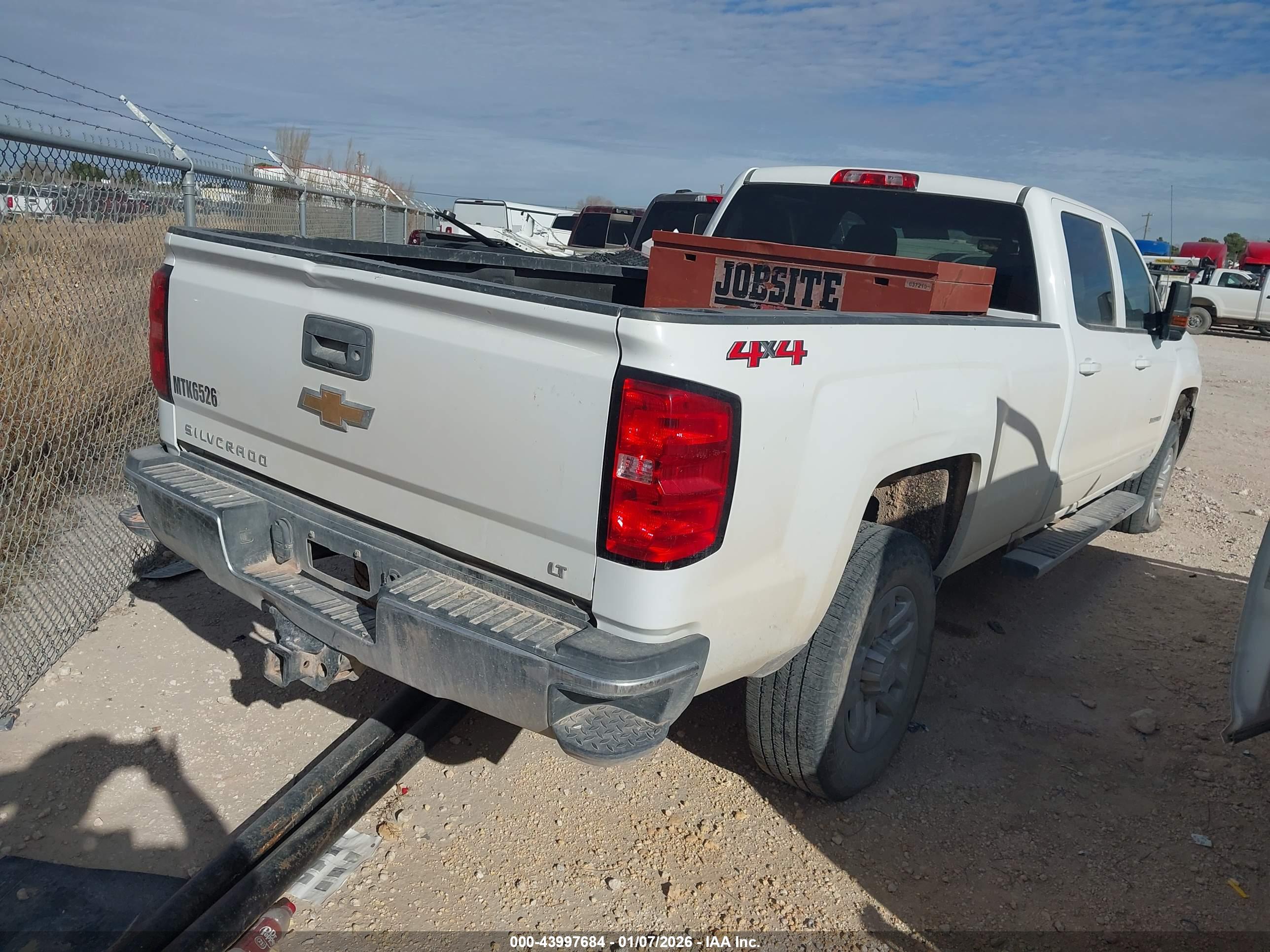 CHEVROLET SILVERADO image 4