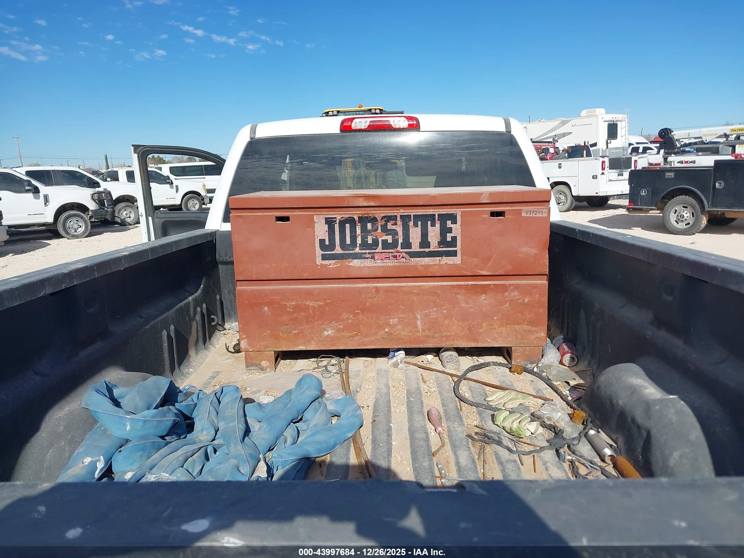 CHEVROLET SILVERADO image 7