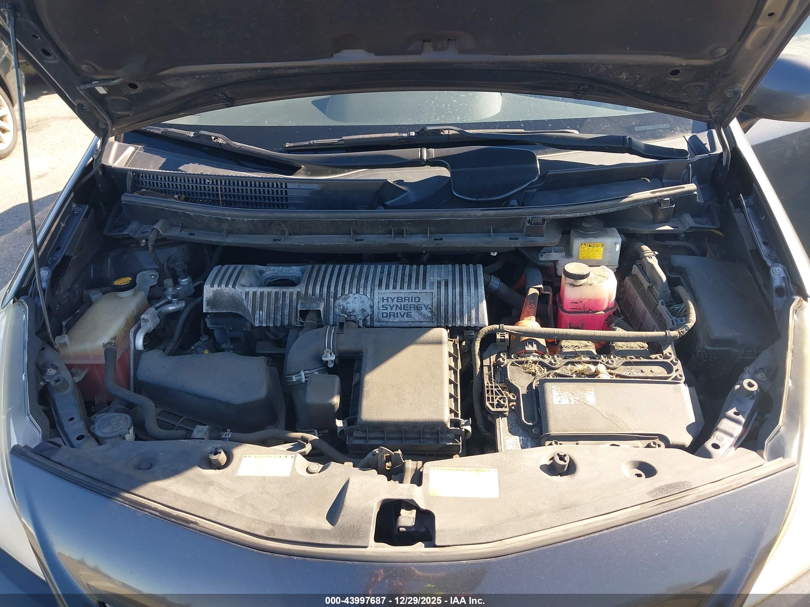 TOYOTA PRIUS image 10