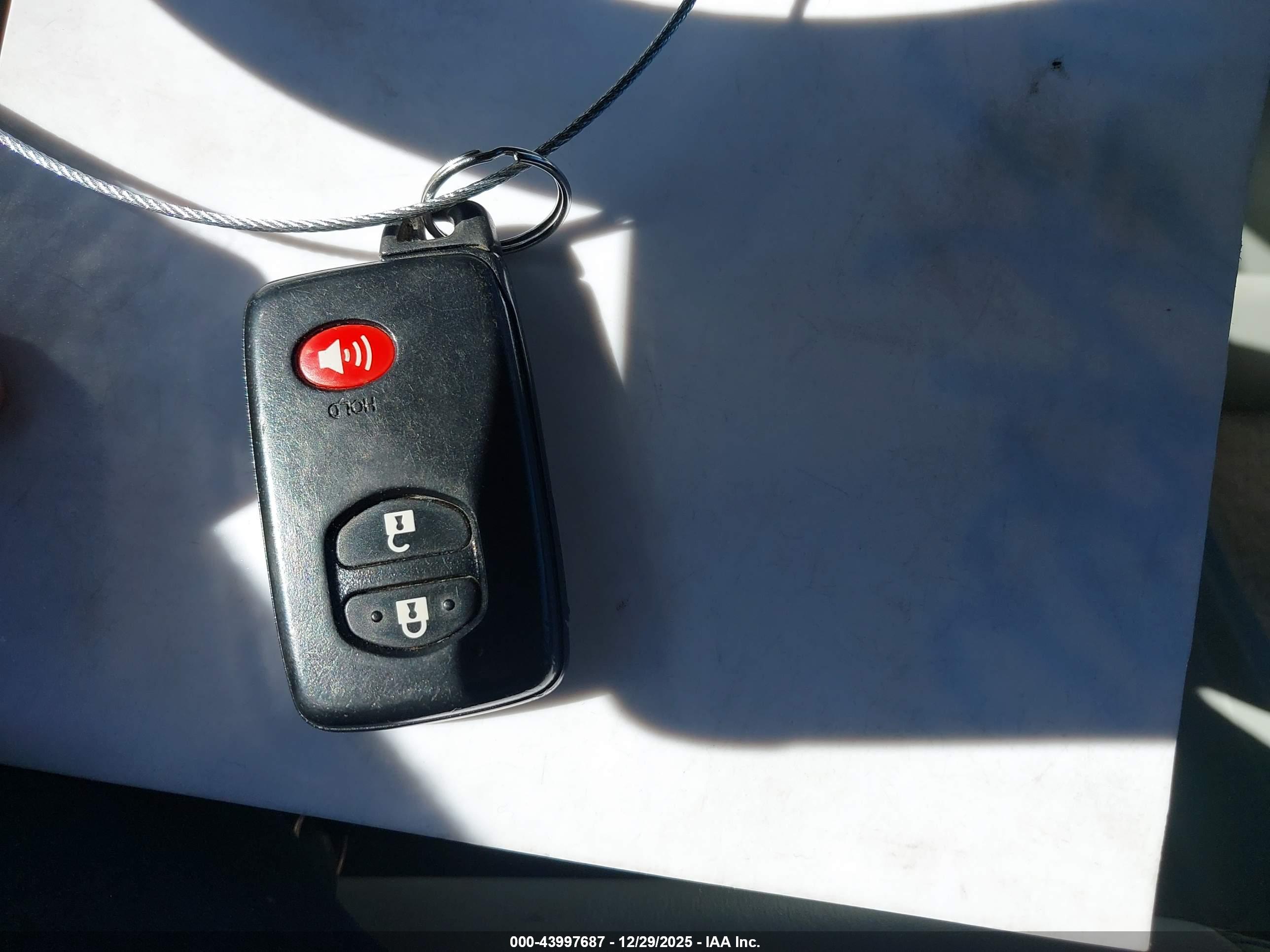 TOYOTA PRIUS image 11