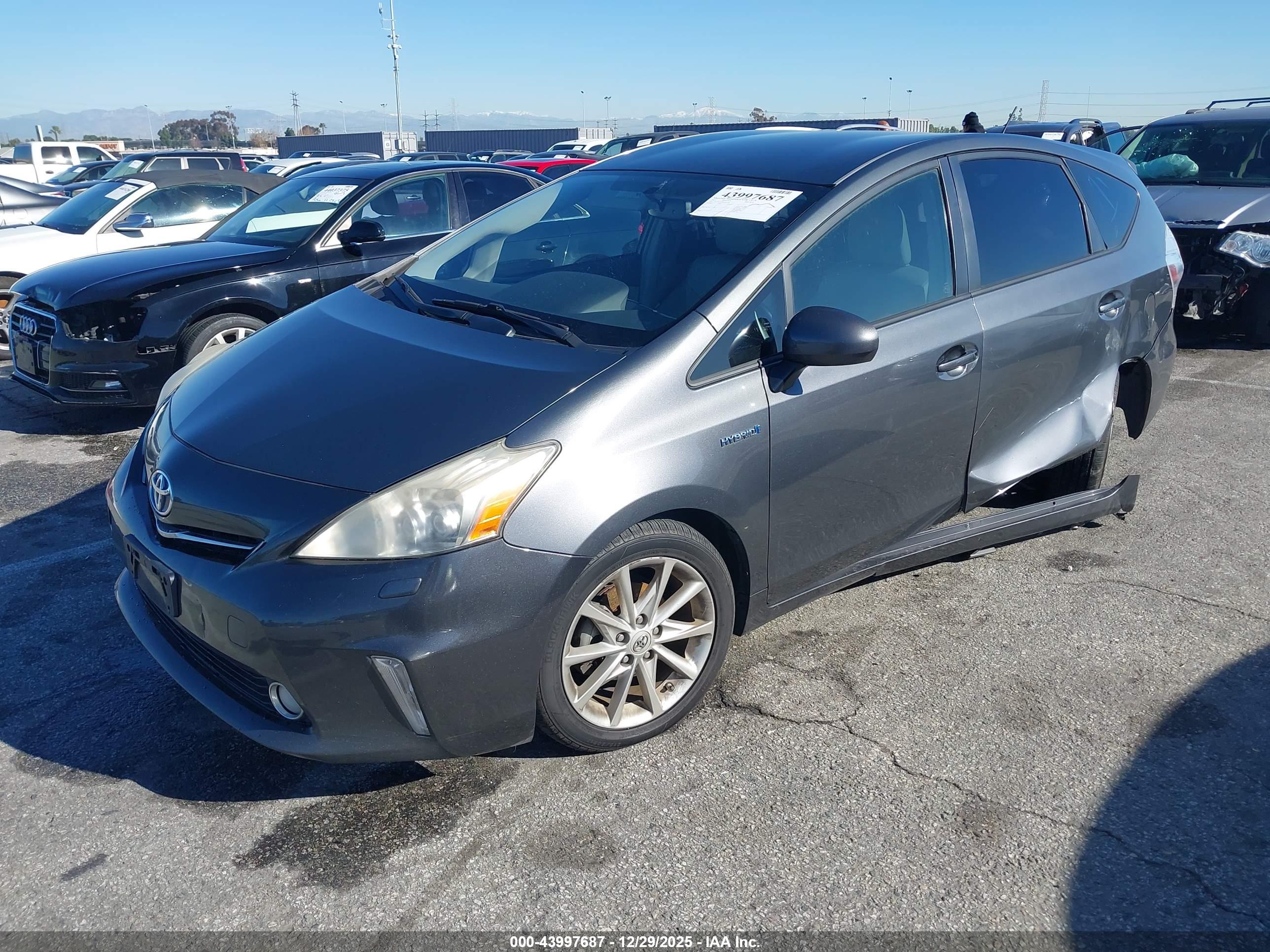 TOYOTA PRIUS image 2
