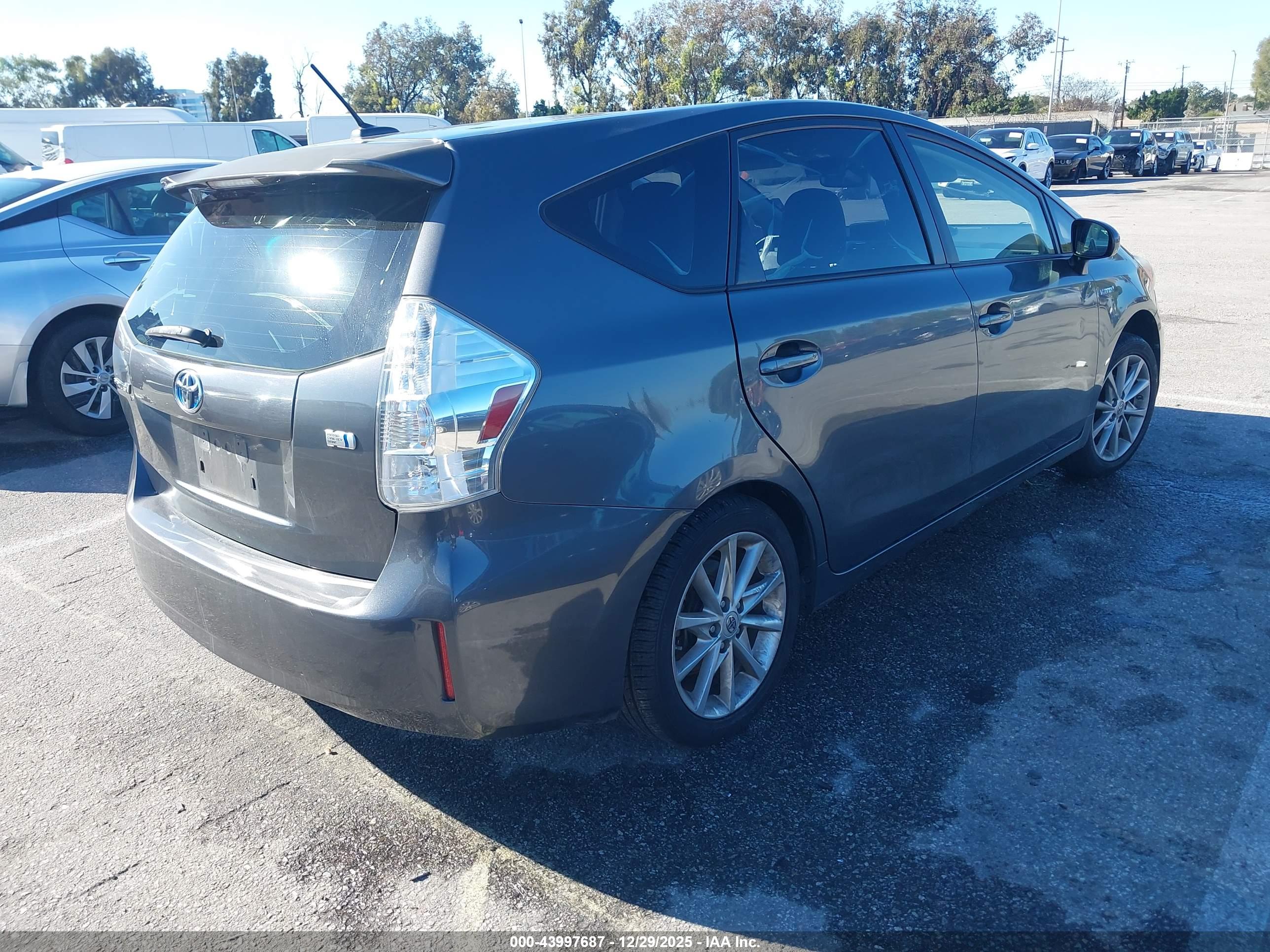 TOYOTA PRIUS image 4