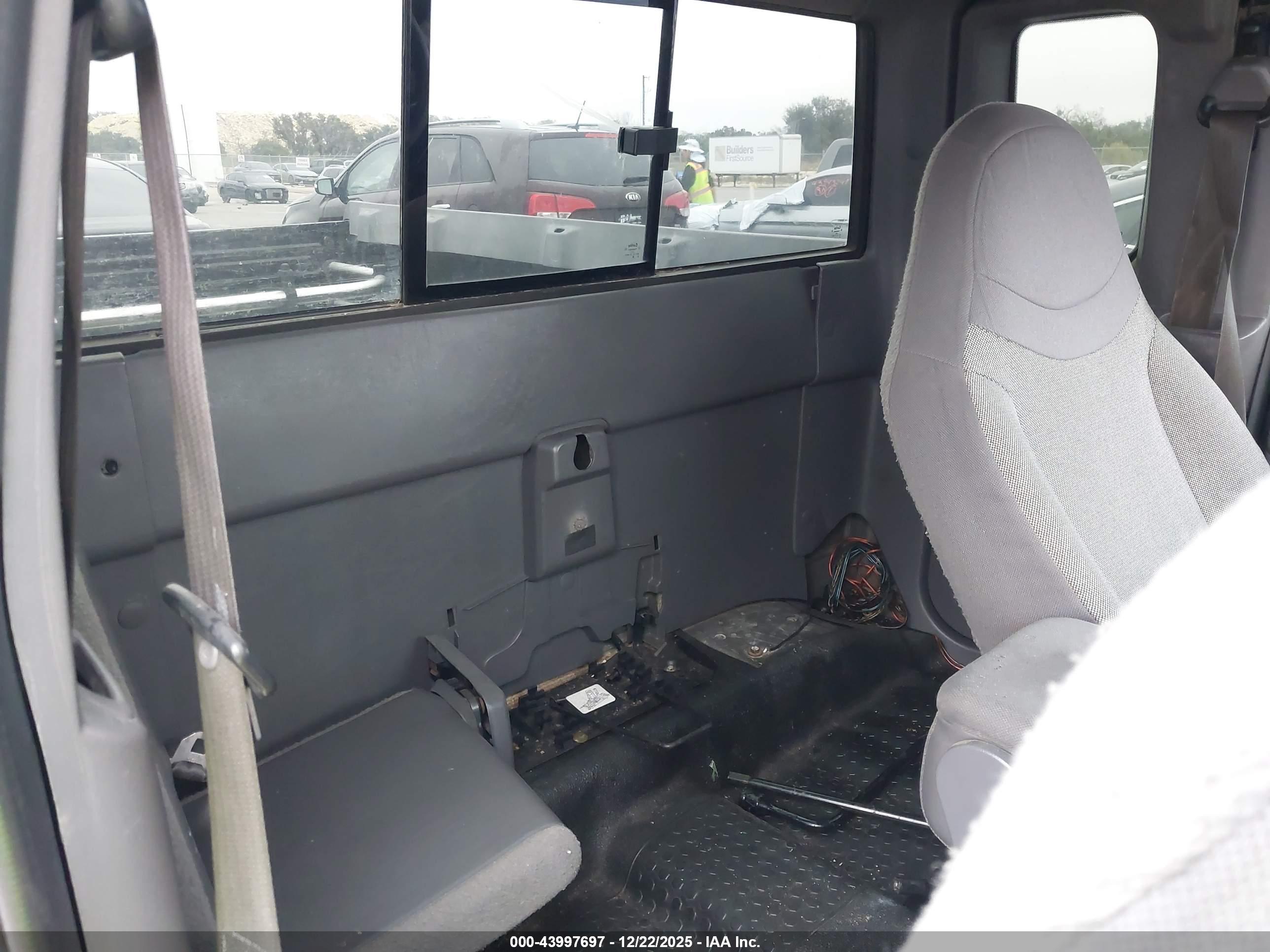FORD RANGER image 8