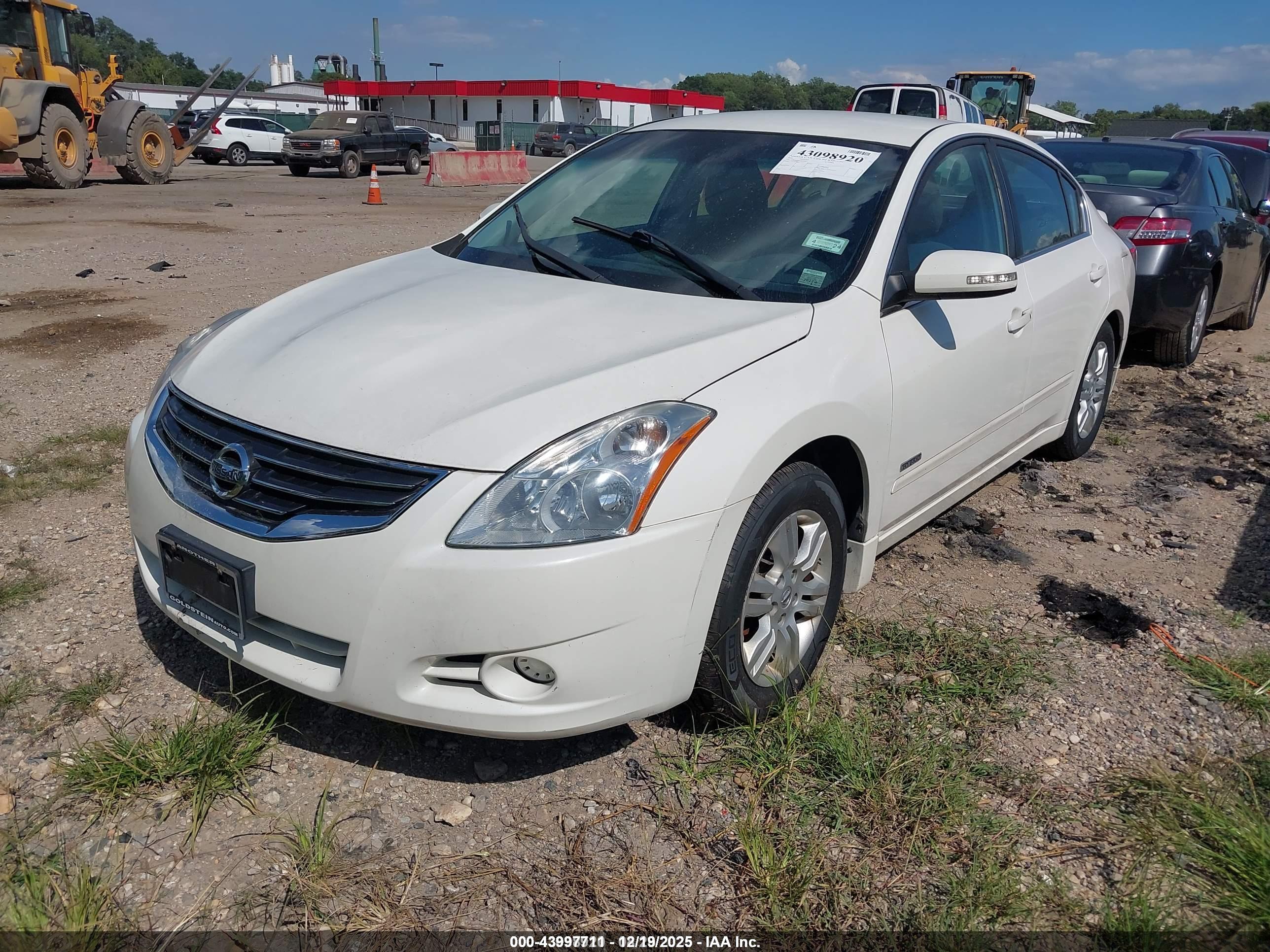 NISSAN ALTIMA image 2