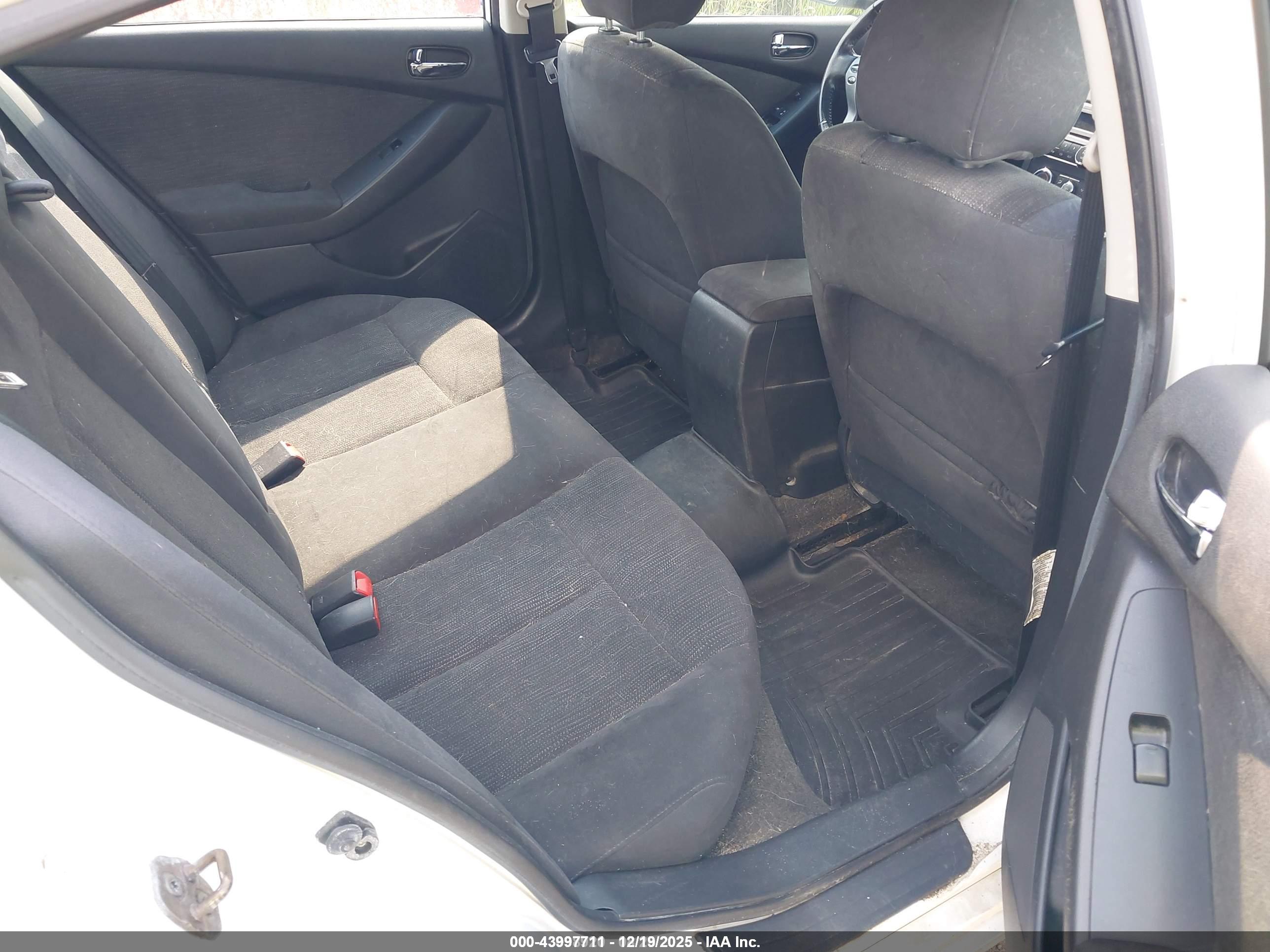 NISSAN ALTIMA image 8
