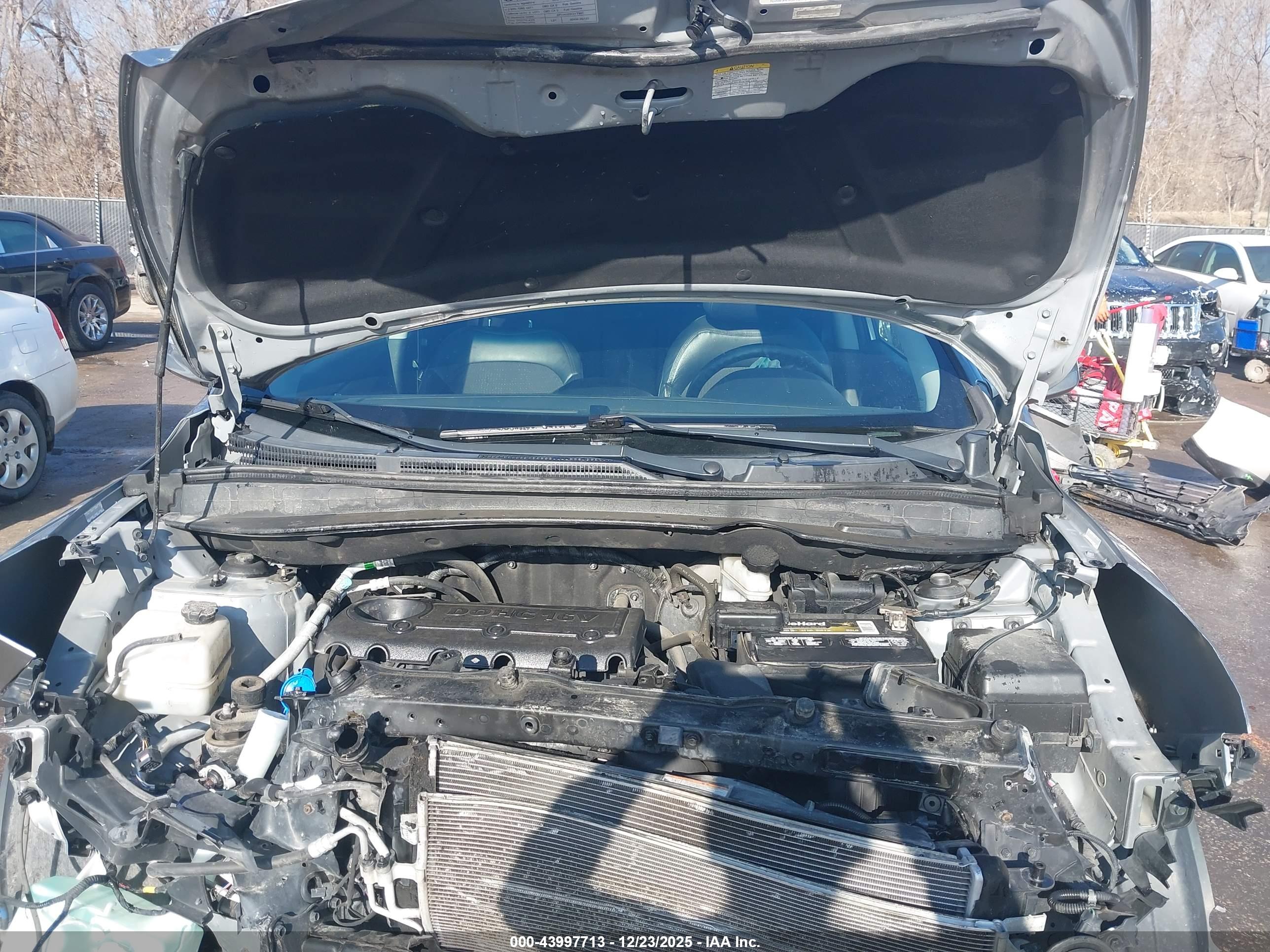HYUNDAI TUCSON image 10