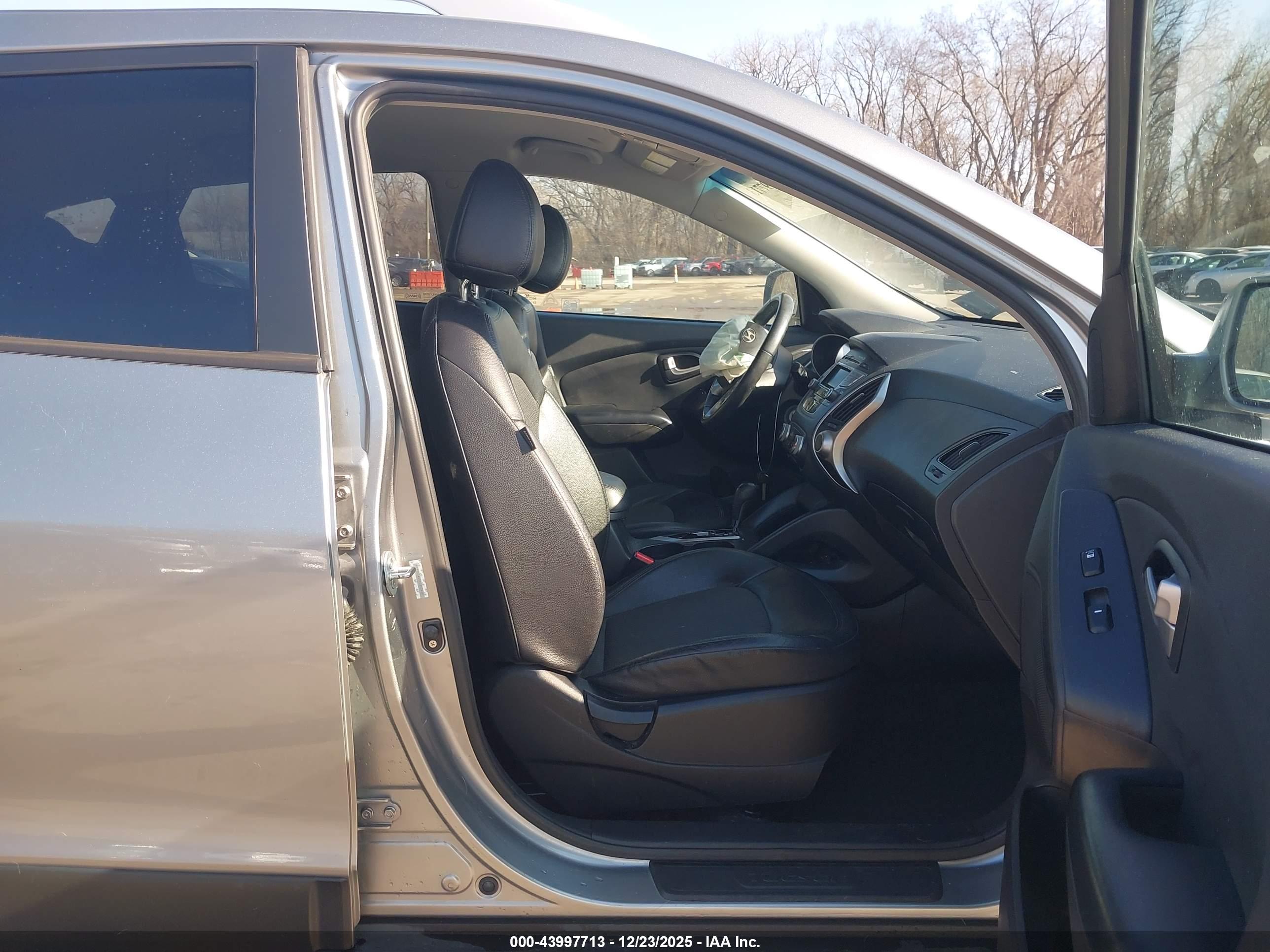 HYUNDAI TUCSON image 5