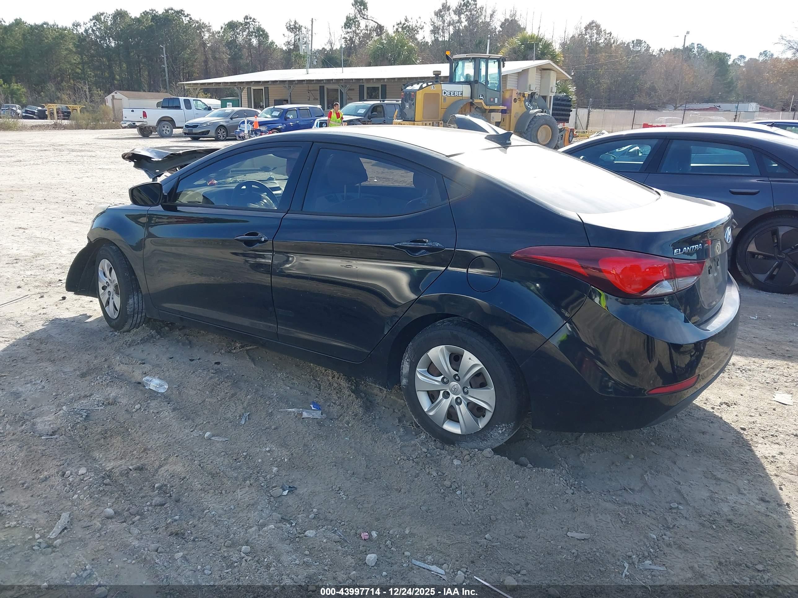 HYUNDAI ELANTRA image 3