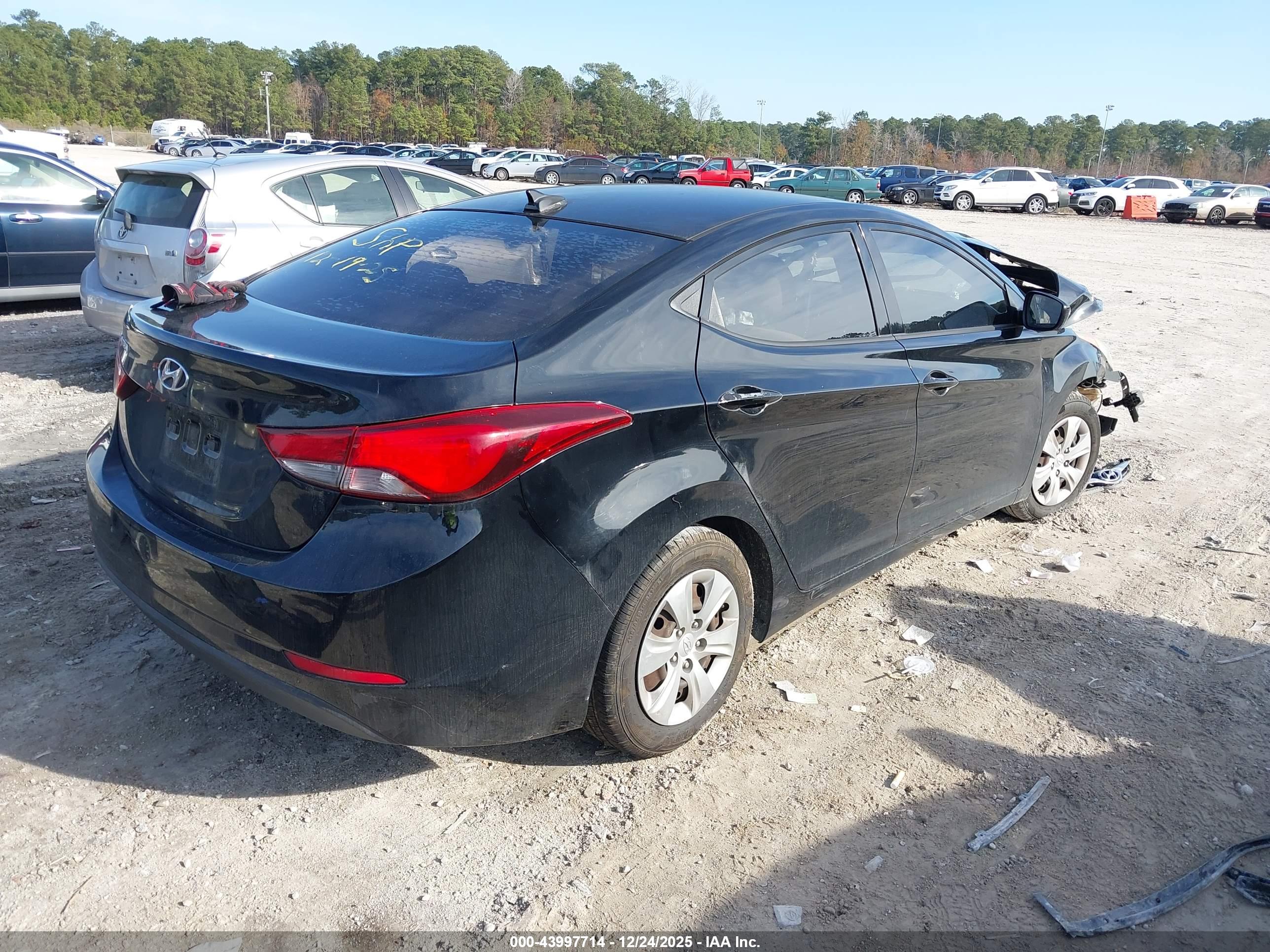 HYUNDAI ELANTRA image 4