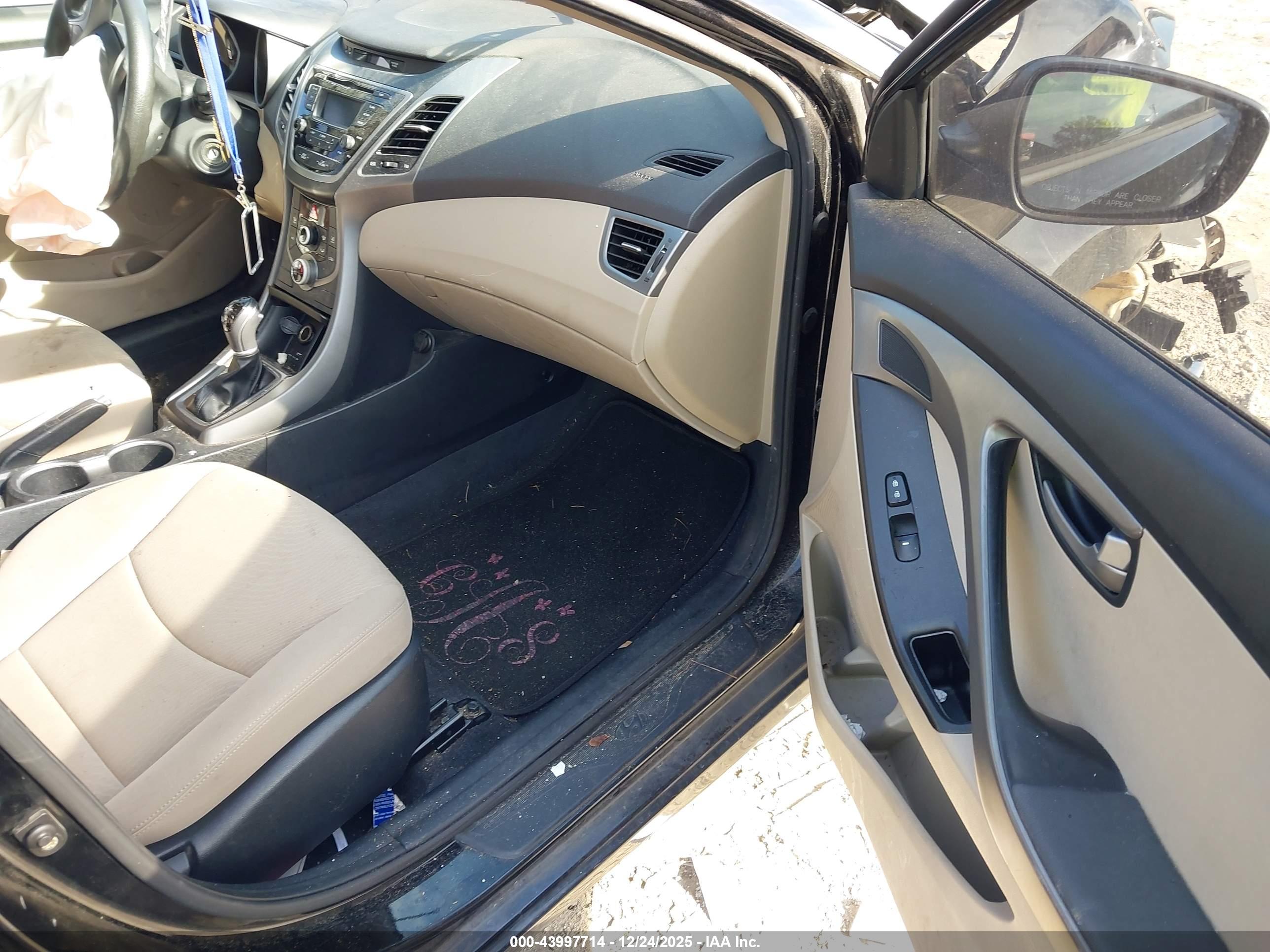 HYUNDAI ELANTRA image 5