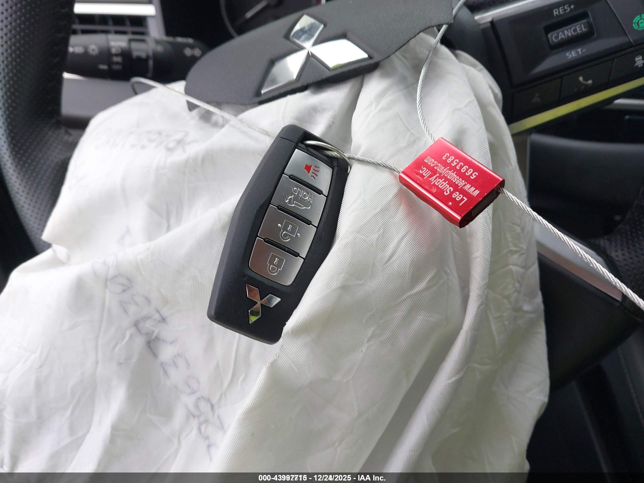 MITSUBISHI OUTLANDER image 11